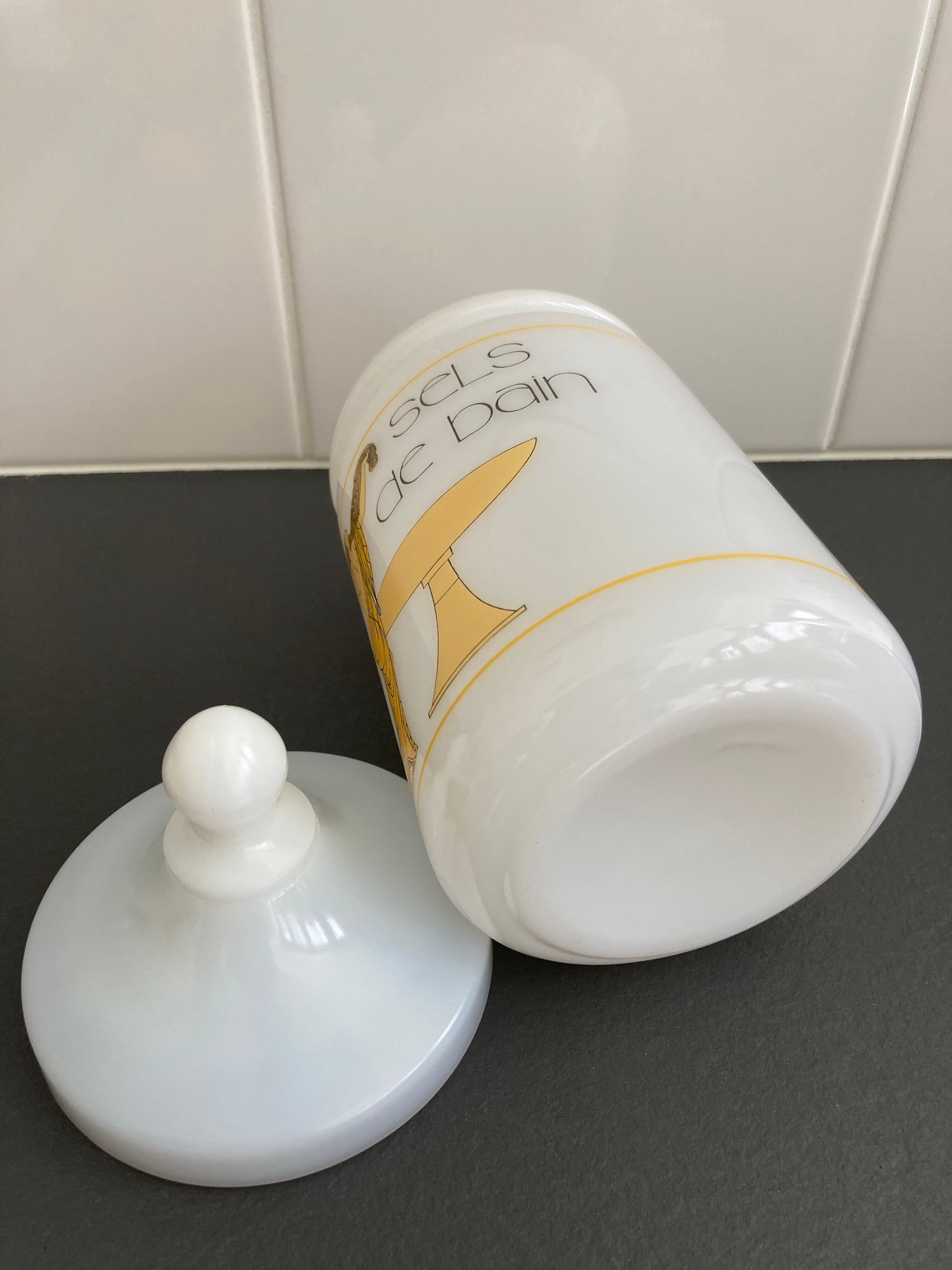 Bathroom pot in opaline art deco