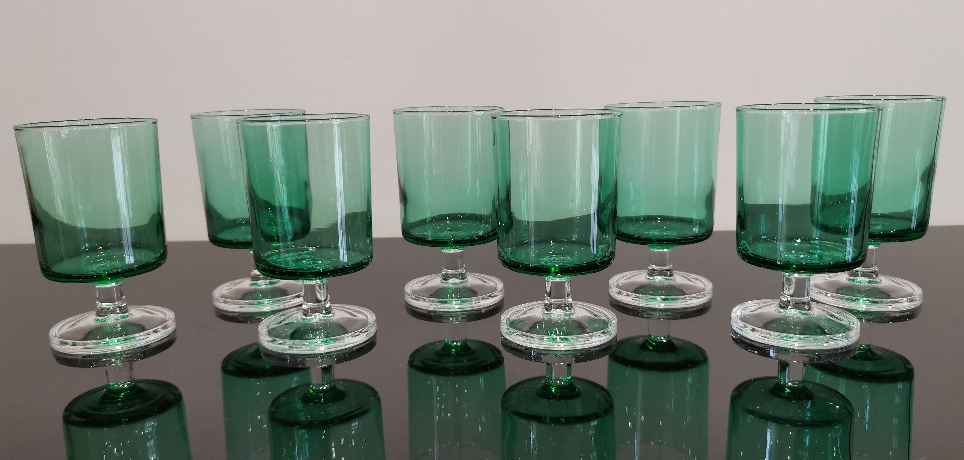8 Emerald green wine/water glasses on foot model suede luminarc