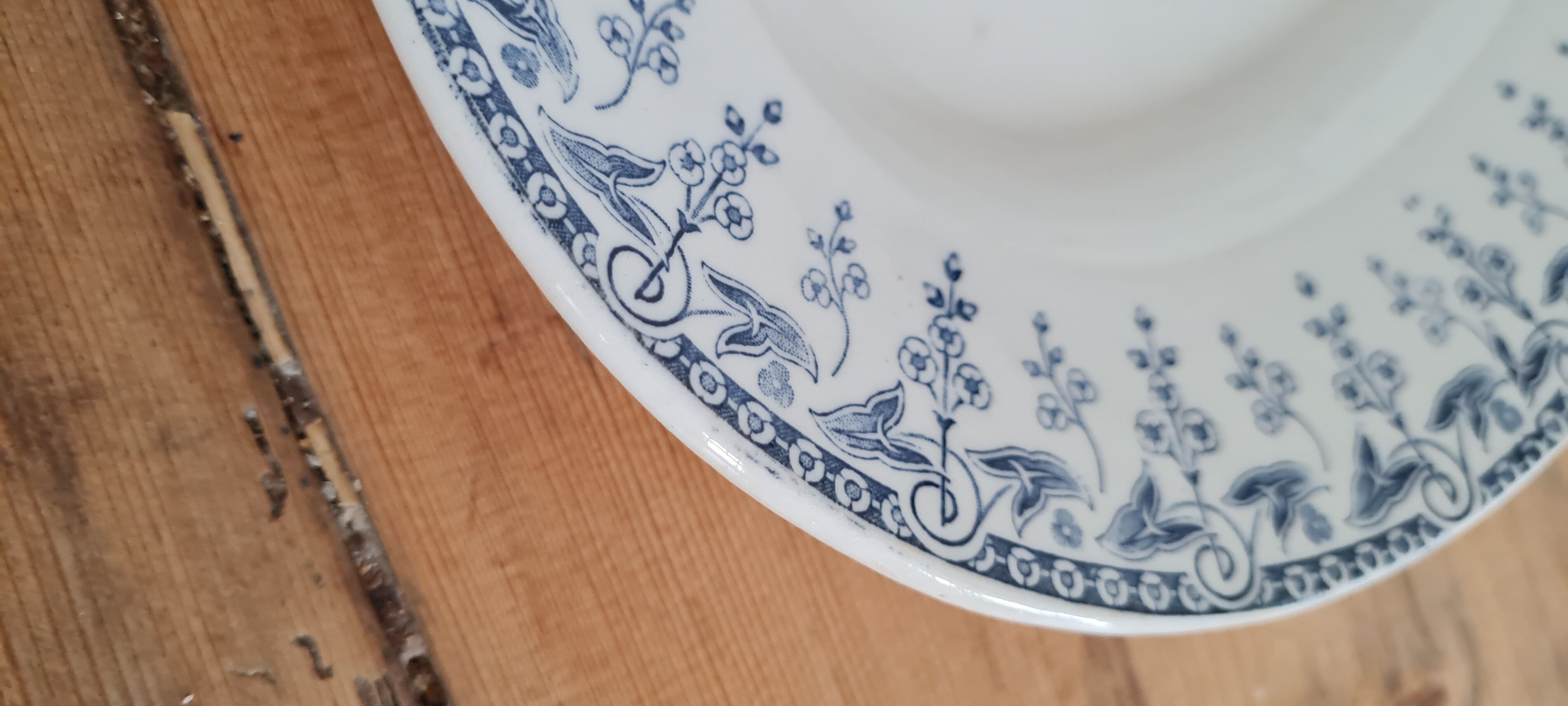Plat de service en terre de fer