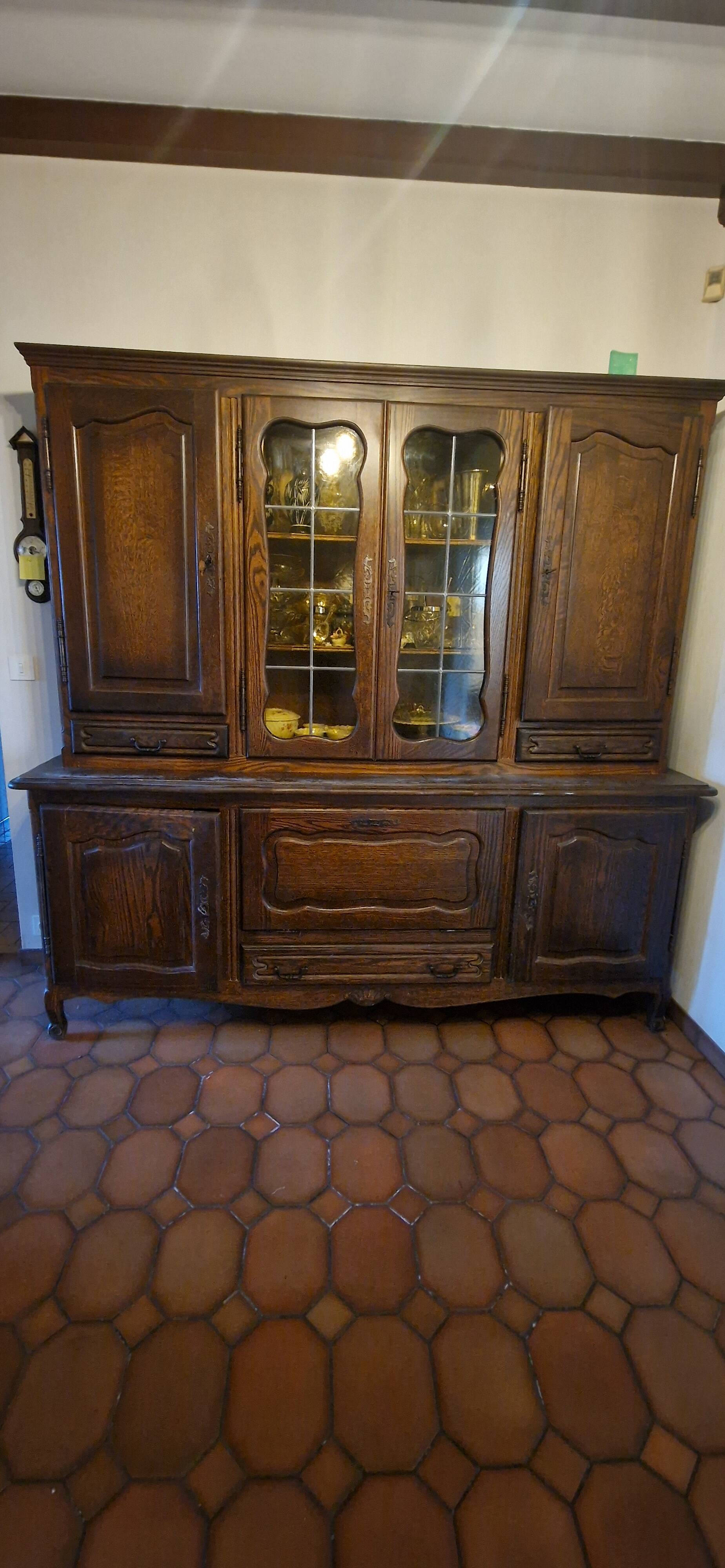 Glass-fronted cabinet