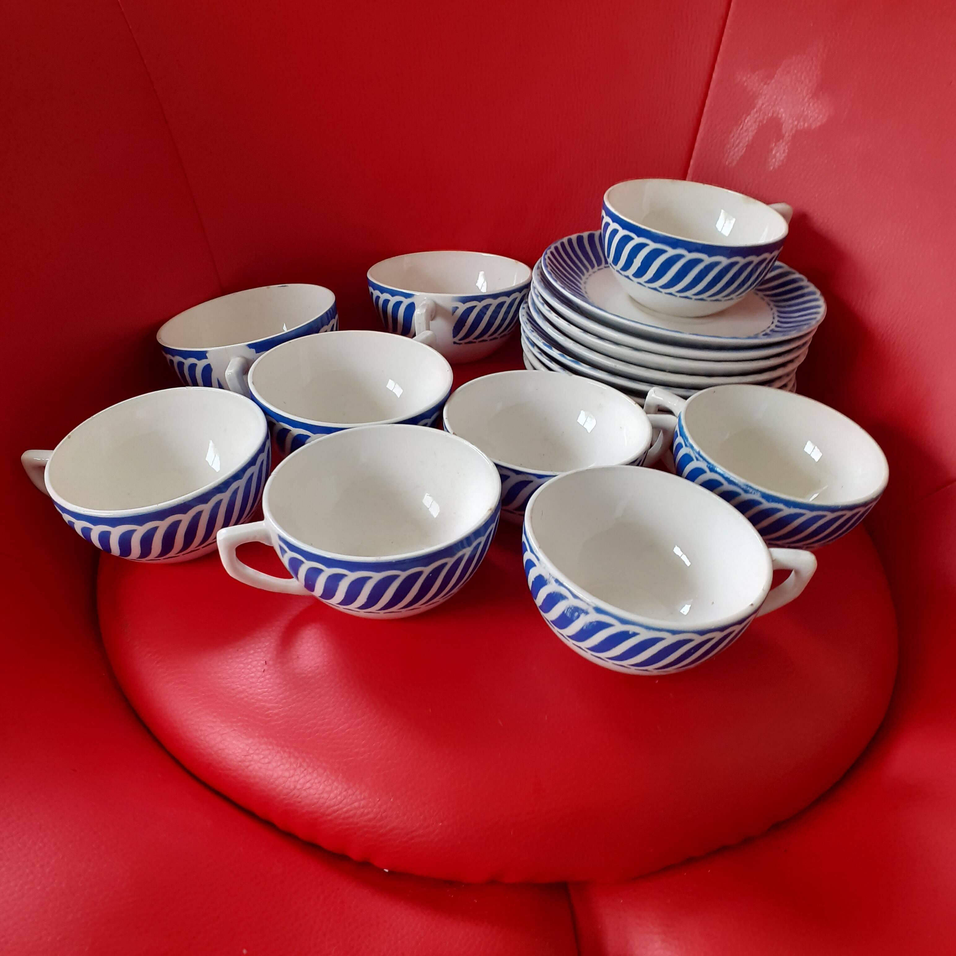 8 cups and their saucers. Sarreguemines. Jacquot model.