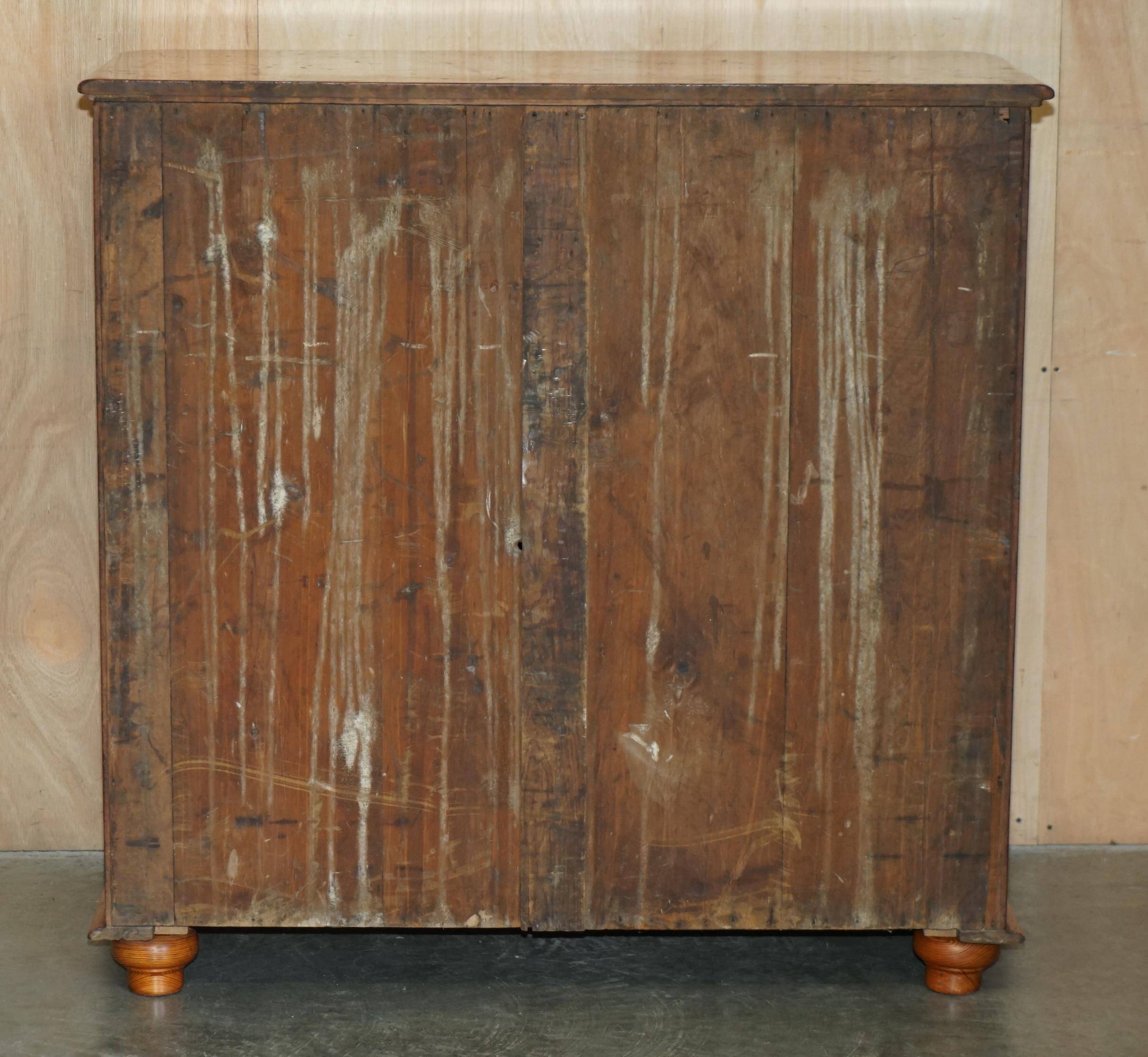 Large Victorian chest of drawers in solid pine from around 1880.