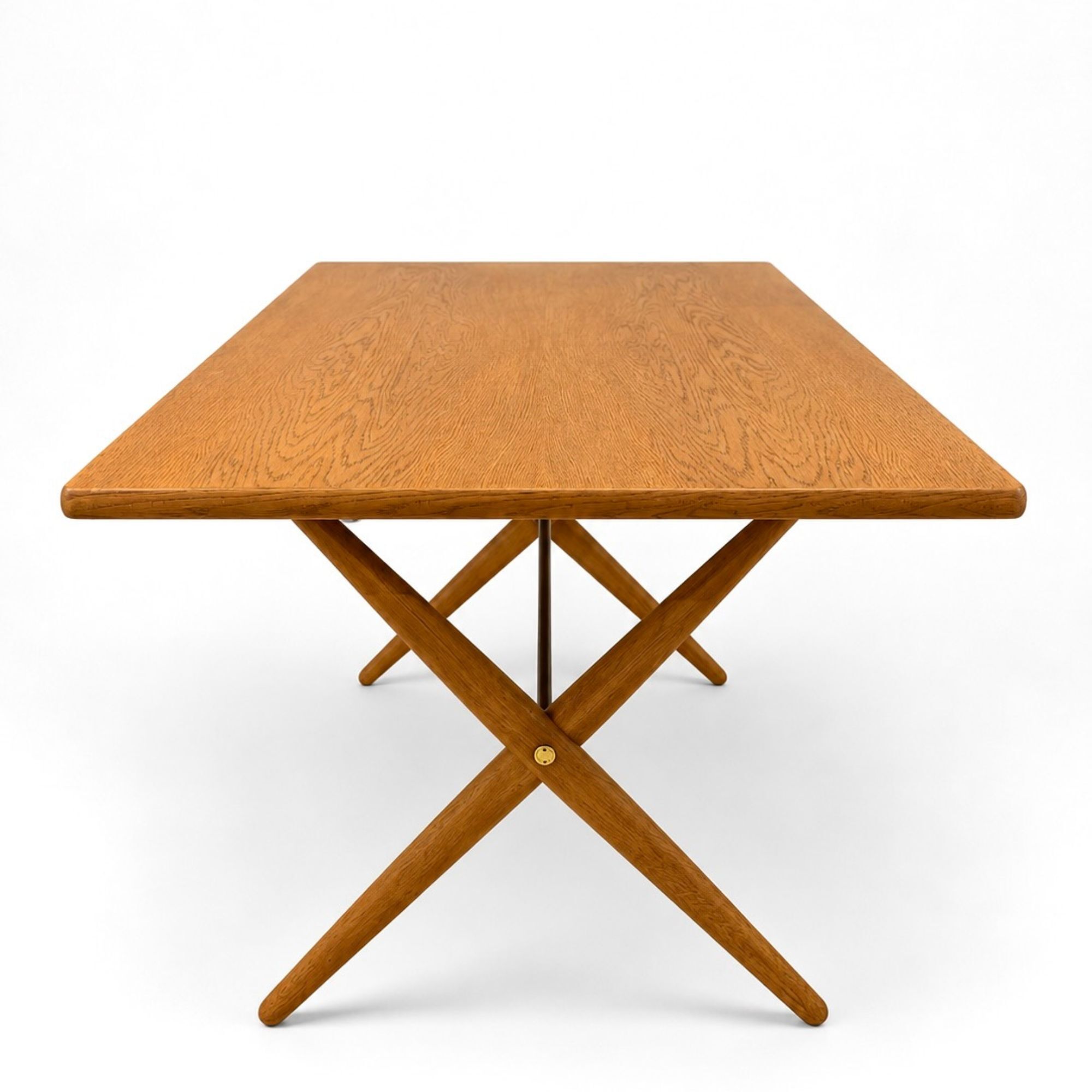 Table model AT-303 in oak by Hans J. Wegner