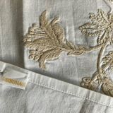 Essuie mains coton blanc brodé de lys beiges