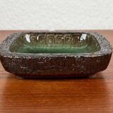 Danish studio pottery bowl from the mid-century by Jytte Trebbien and Harry Nielsen for Tusbo, 1960s.