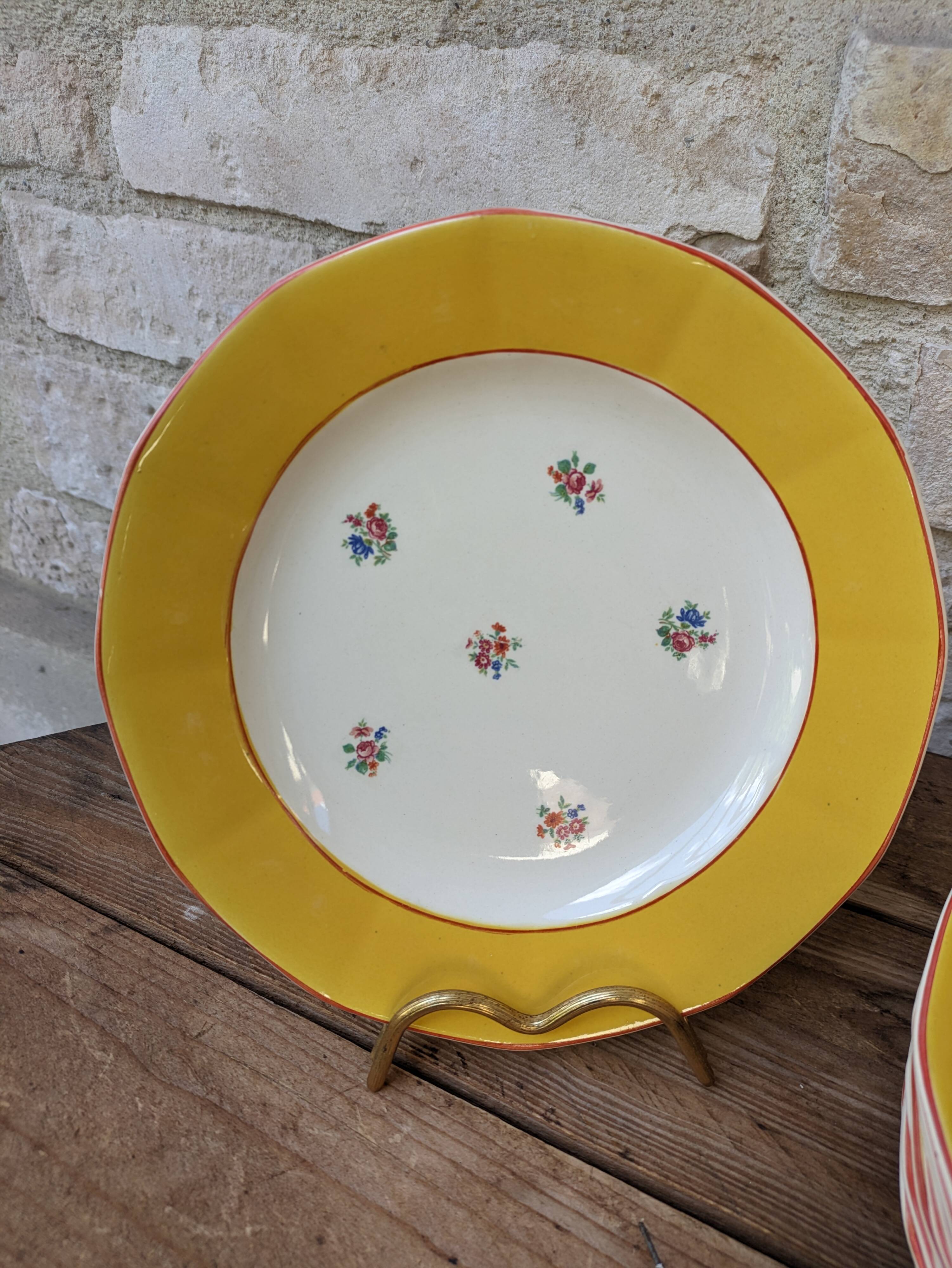 Set of 10 dessert plates with yellow border and floral decoration Sarreguemines