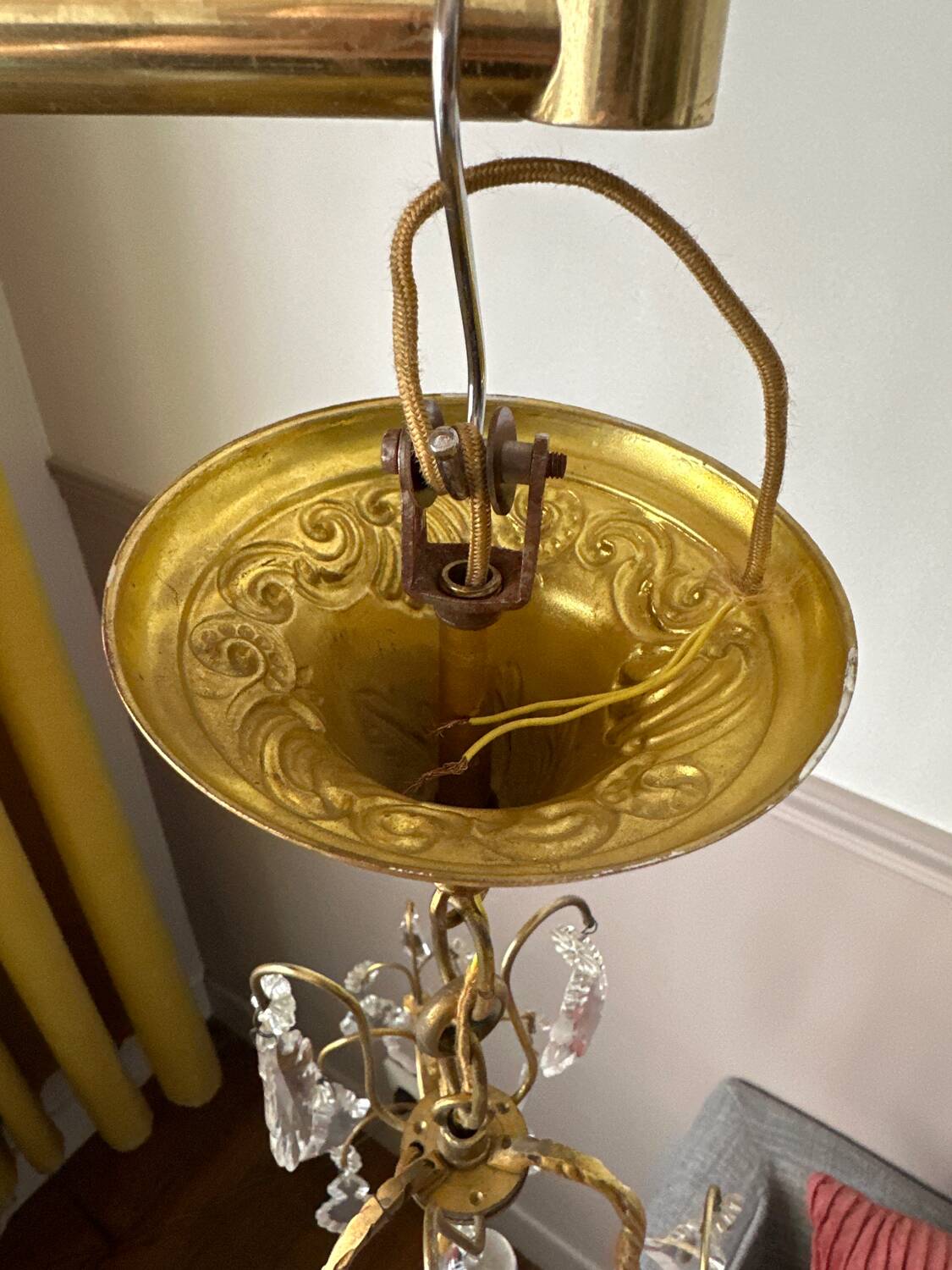 Pendant chandelier with crystal tassels