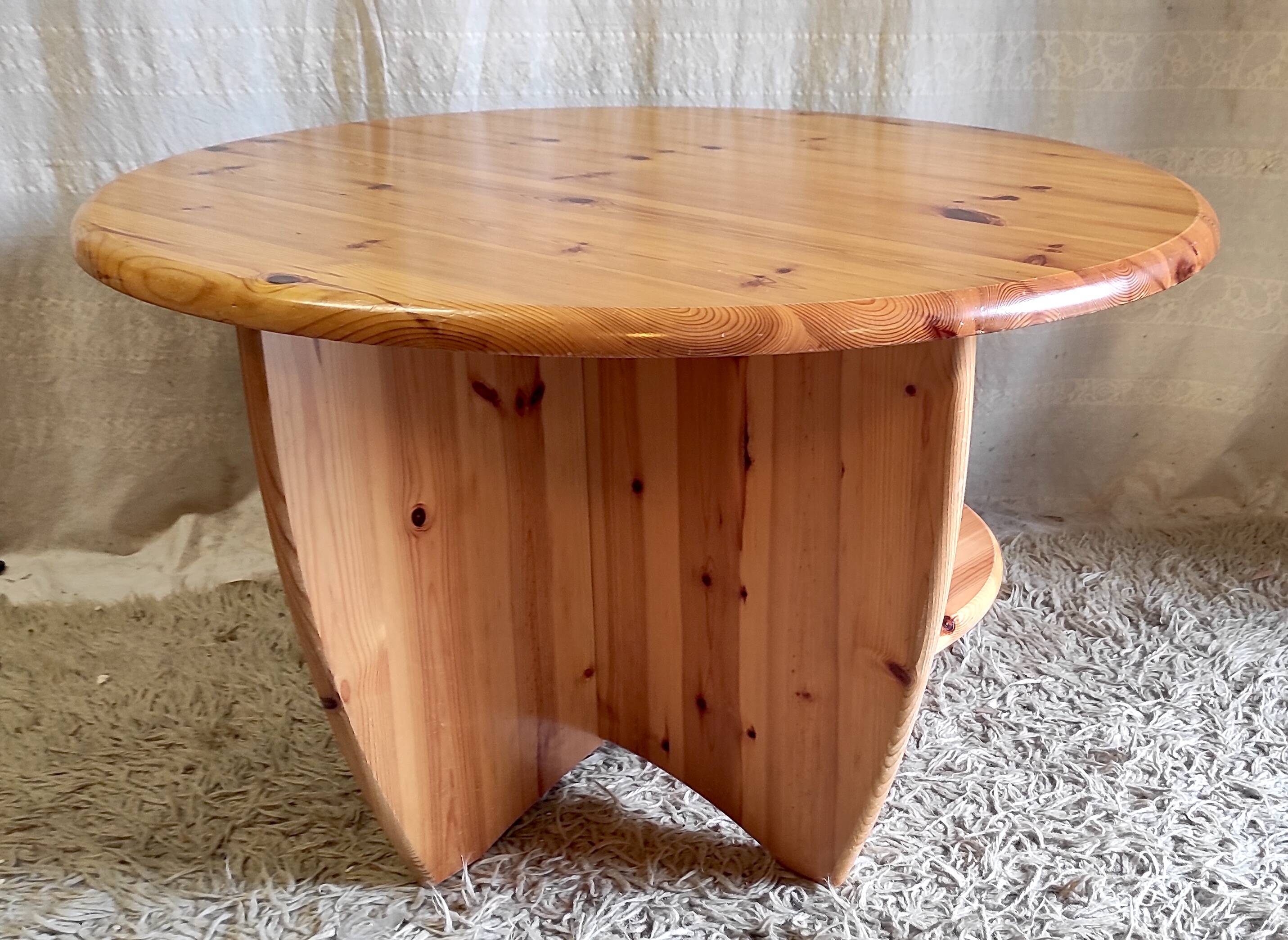 Round coffee table in solid pine - 1970s/80s
