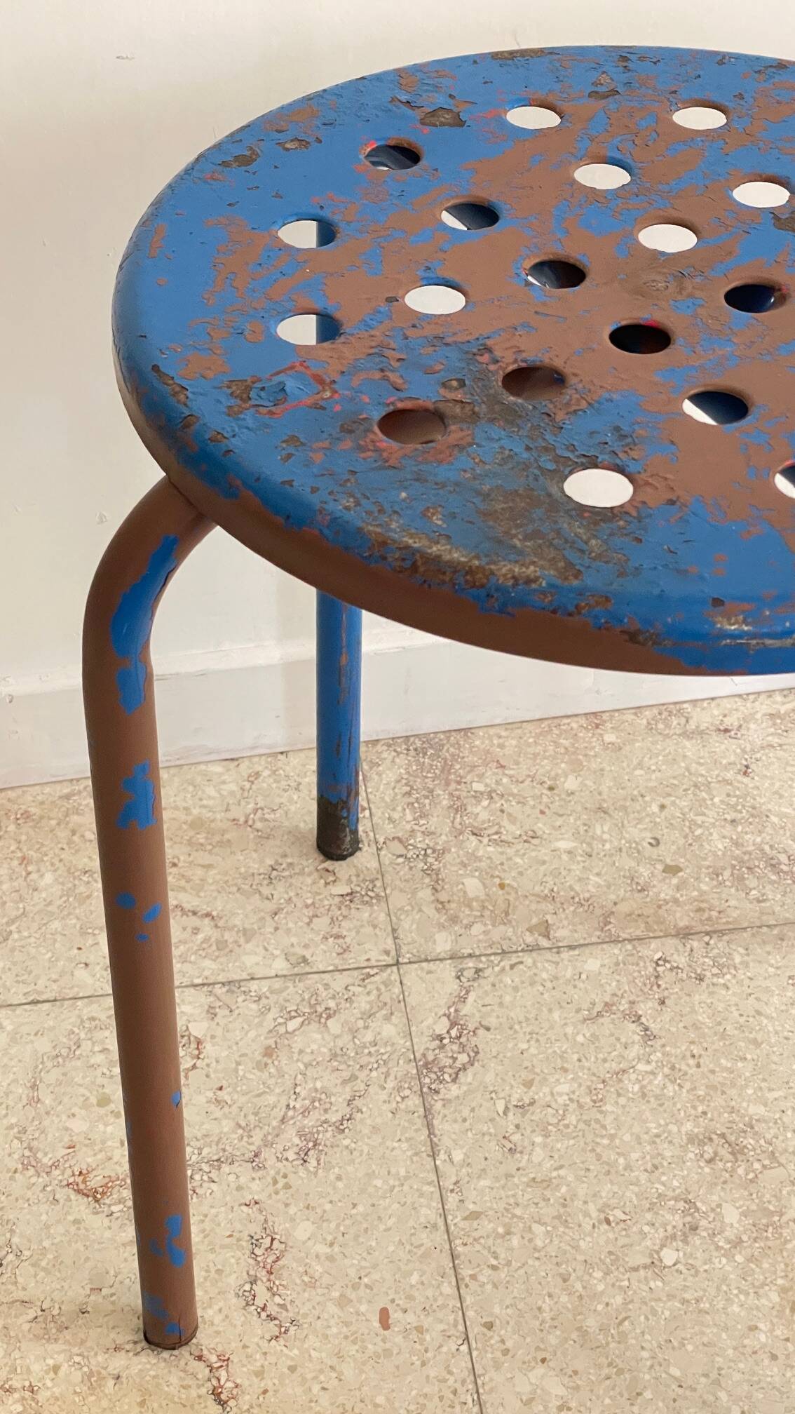 Tabouret industriel acier patine bleue & chocolat vintage