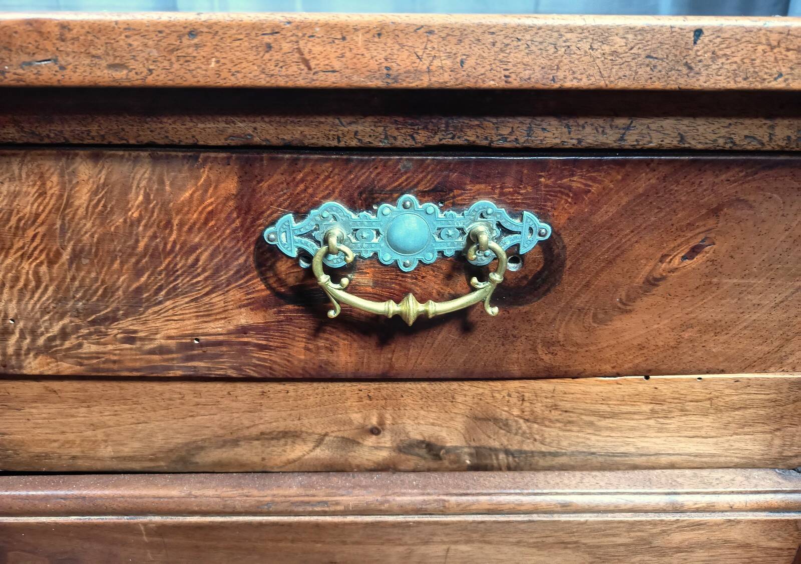Louis XVI height-adjustable buffet in walnut