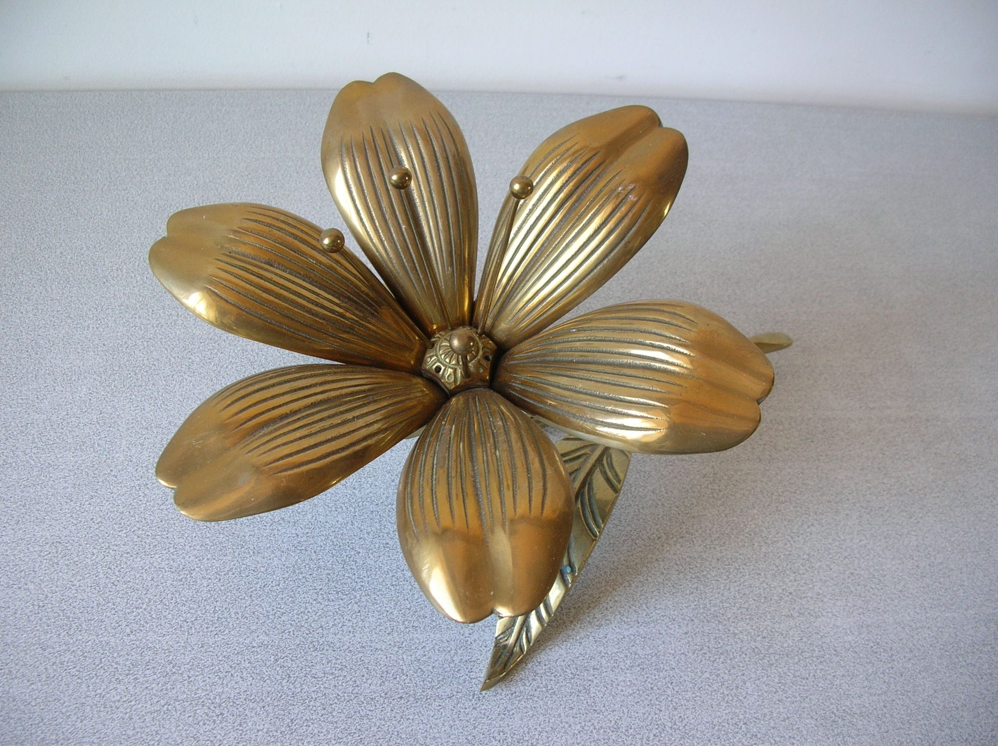 Ancient bronze flower 6 petals in ashtray