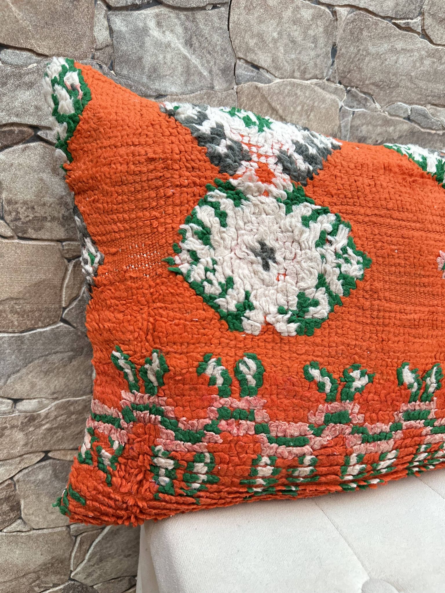 Vintage Berber Kilim cushion cover: Moroccan wool cushion