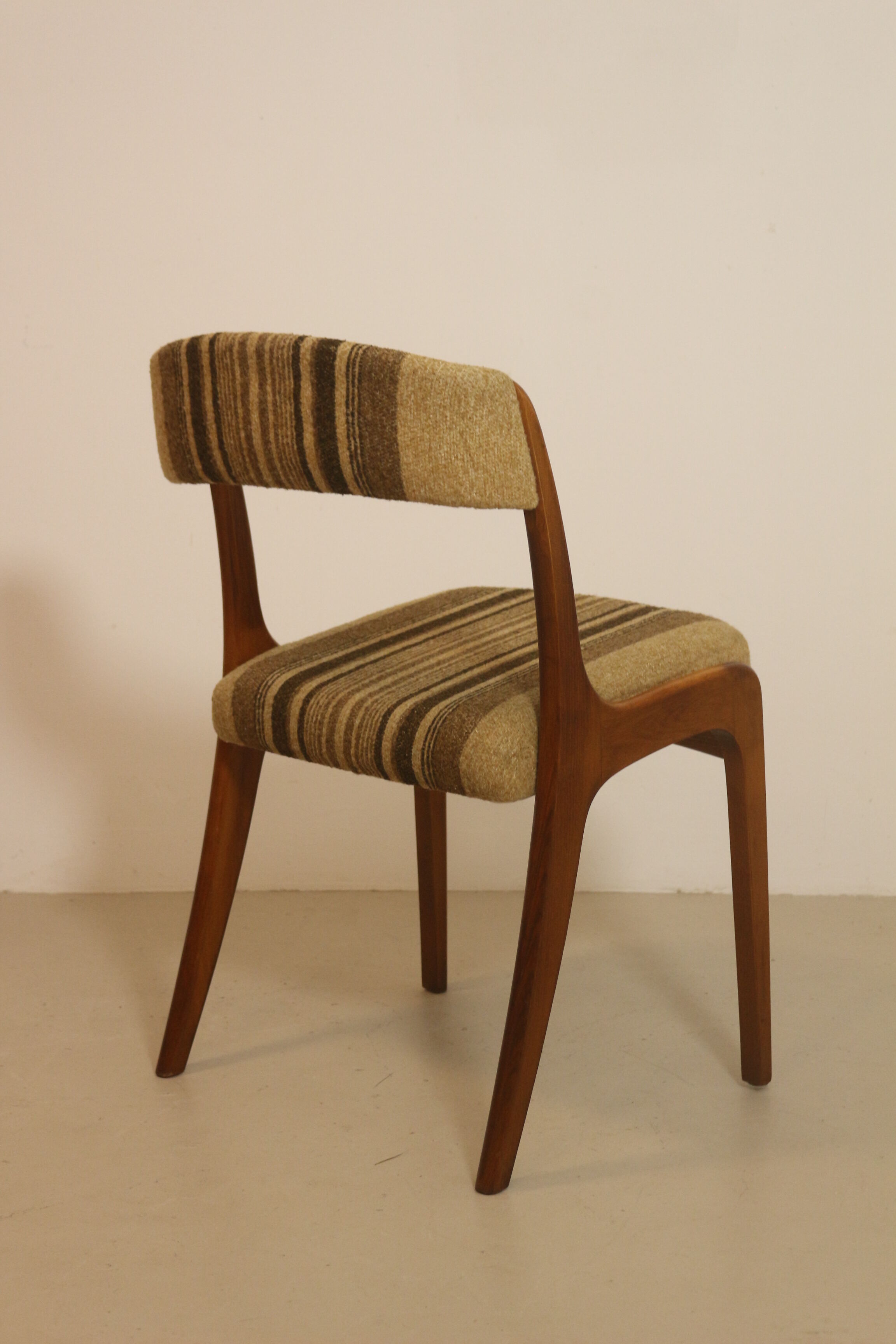 Paire de  chaises gondole Baumann année 60 restaurées.
