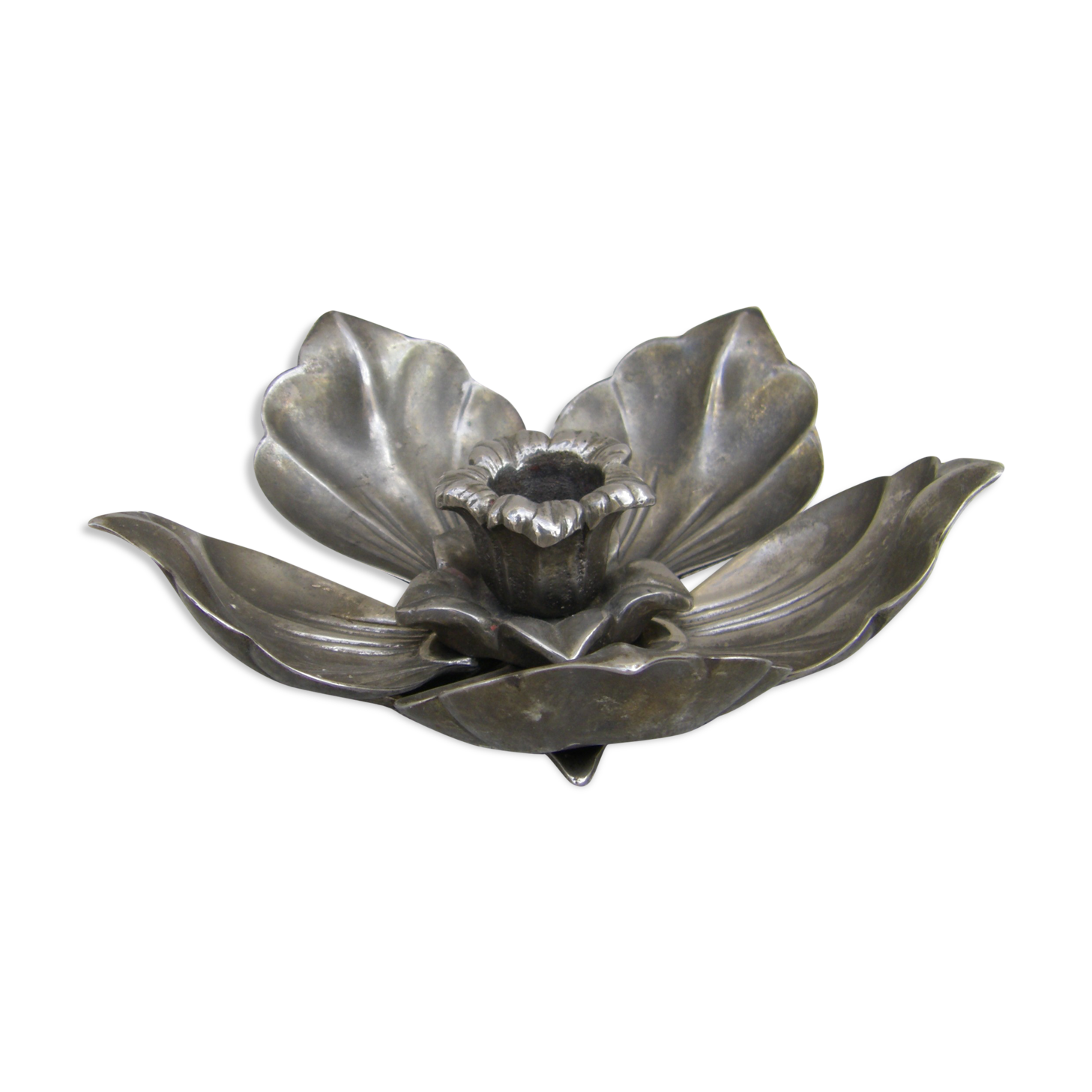 Flowers with removable ashtrays