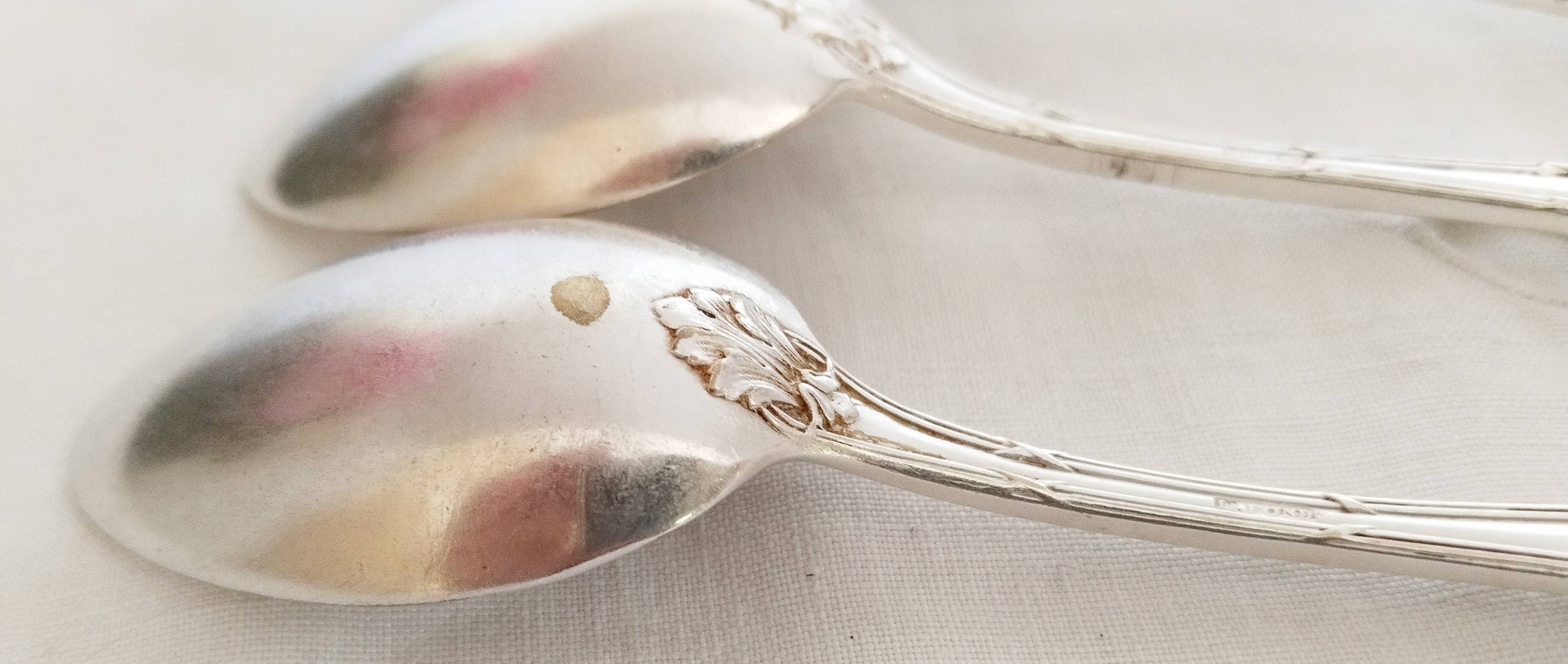 Dessert spoons, silver teaspoons, 18G