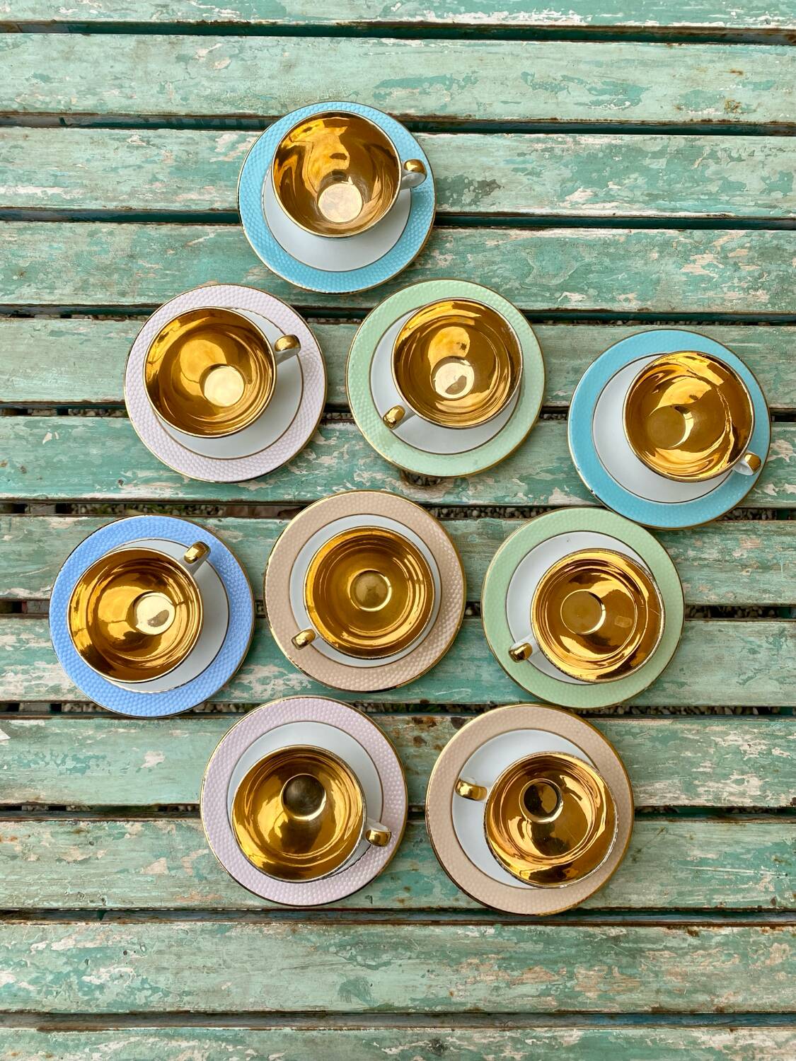 L'Amandinoise colored cup set