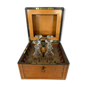 Cave a liqueur de style