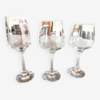 Old Service of 18 Transparent Design Stemmed Glasses