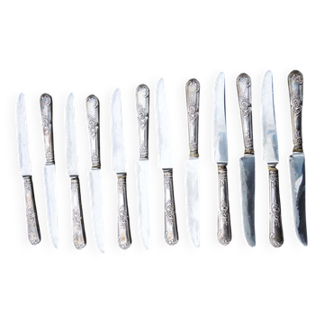 12 anciens couteaux de table Orbrille en inox