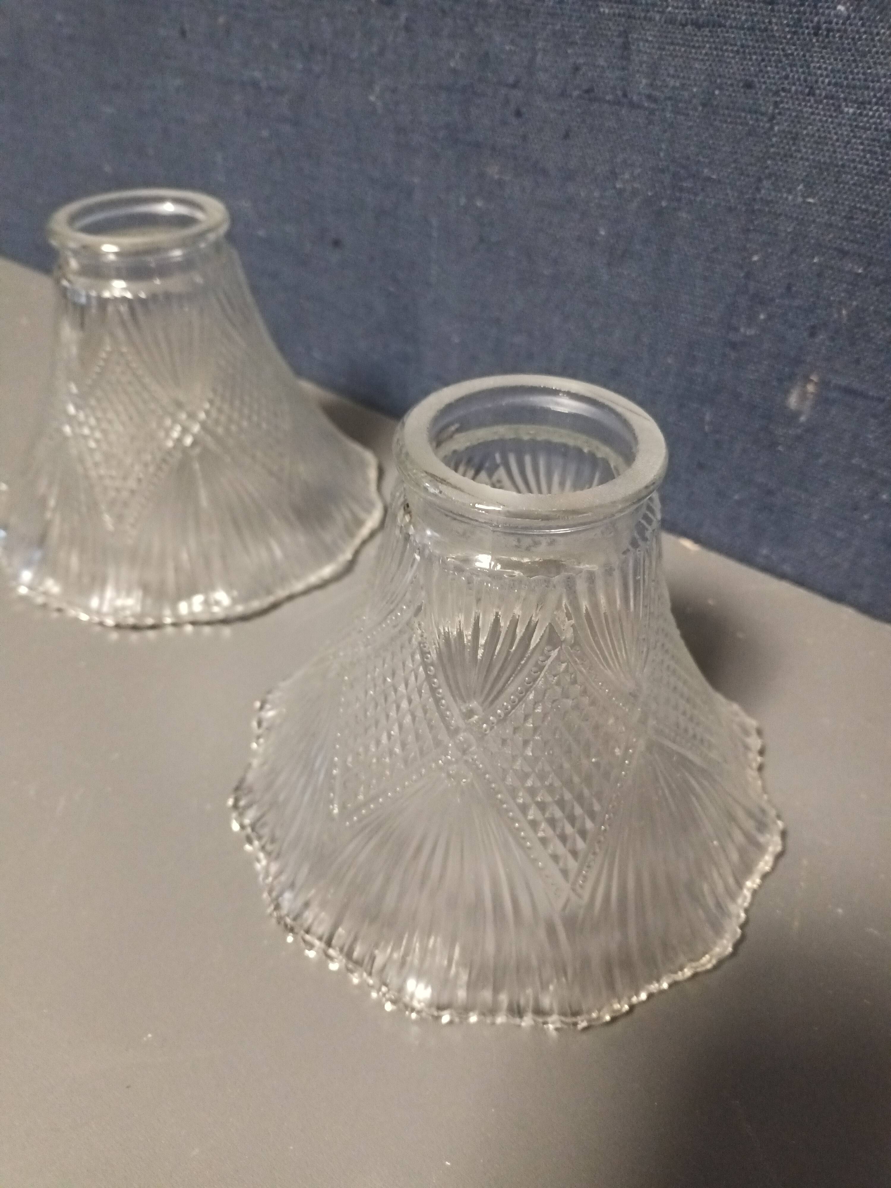 Tulip chiseled white glass