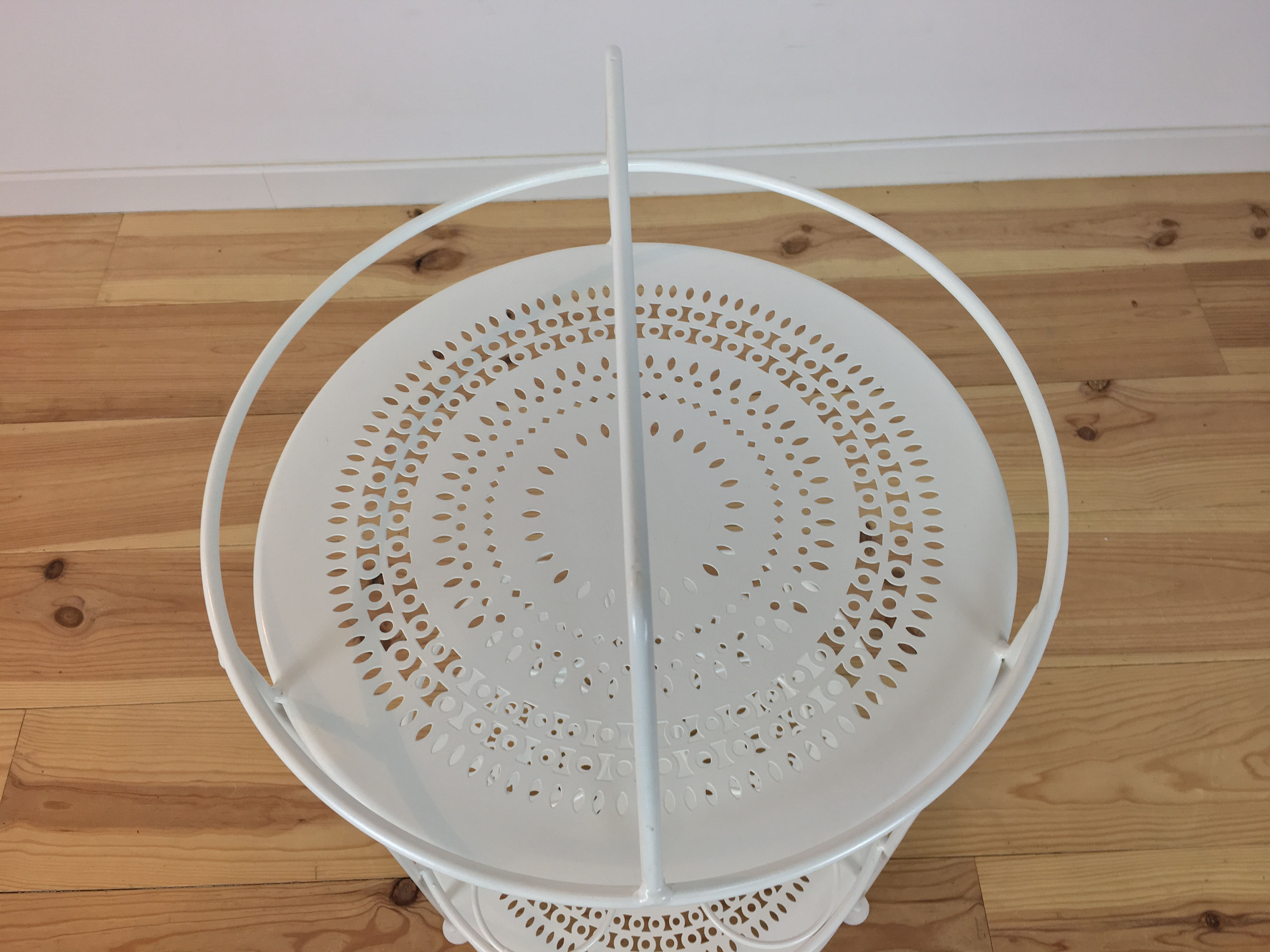 Dessert perforated sheet metal and white wrought iron, round, by Fermob