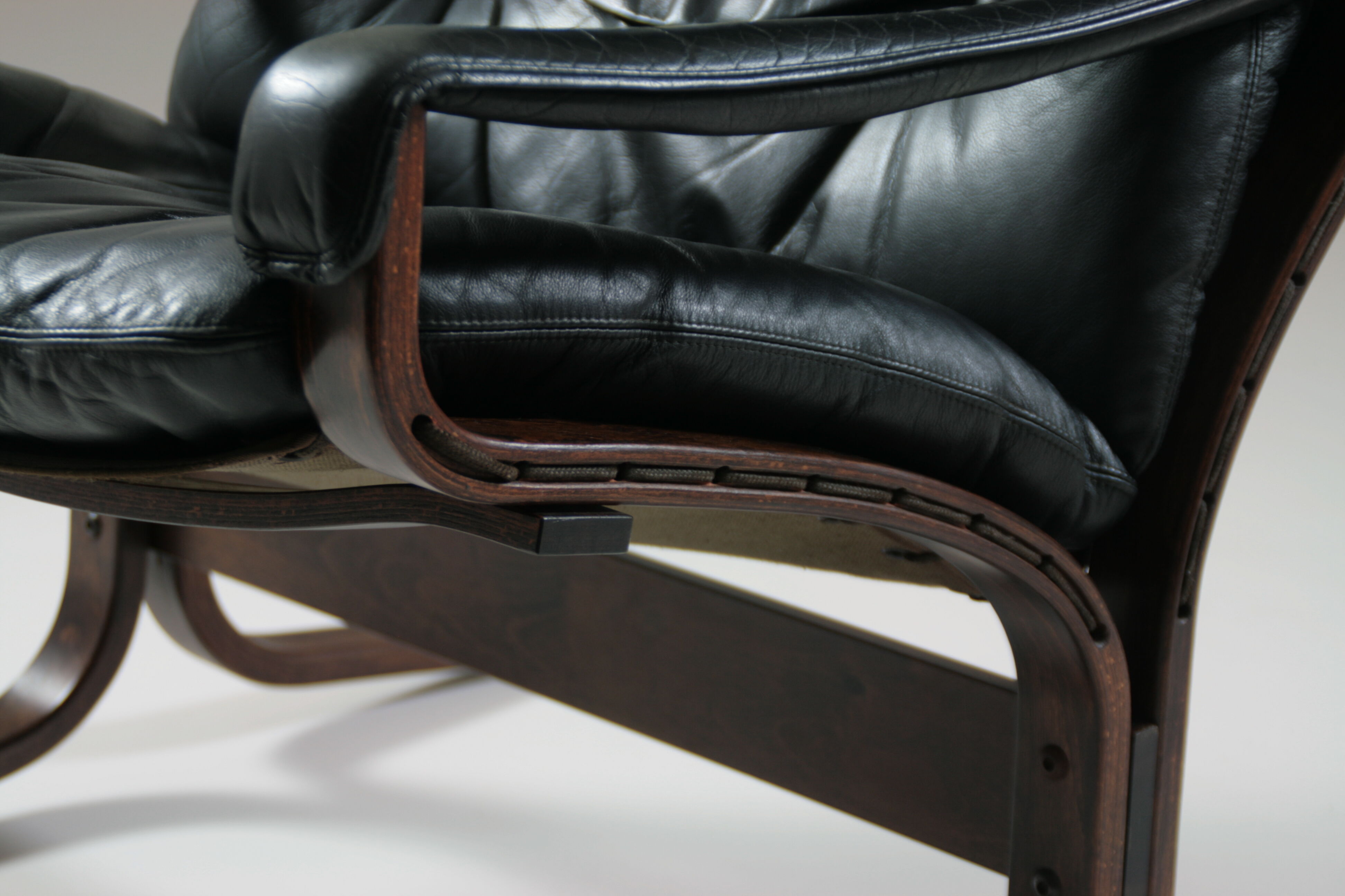 Vintage leather Siesta armchair with armrests by Ingmar Relling, Norway 1970