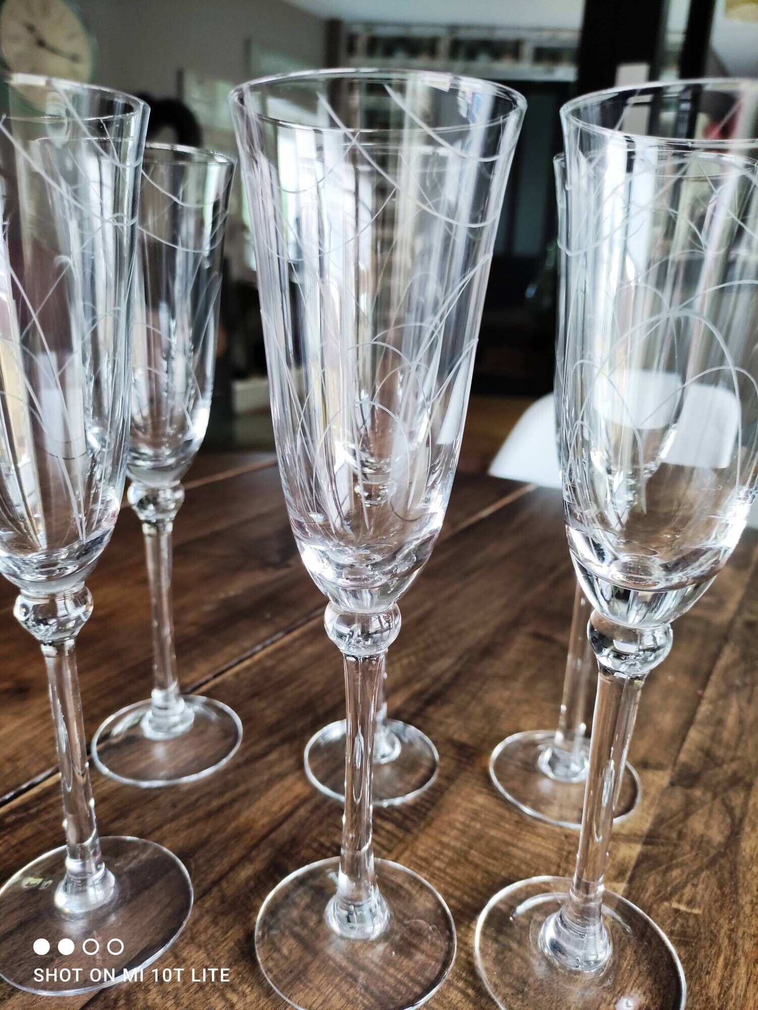Set of 6 tulip-shaped champagne flutes in voluted glass