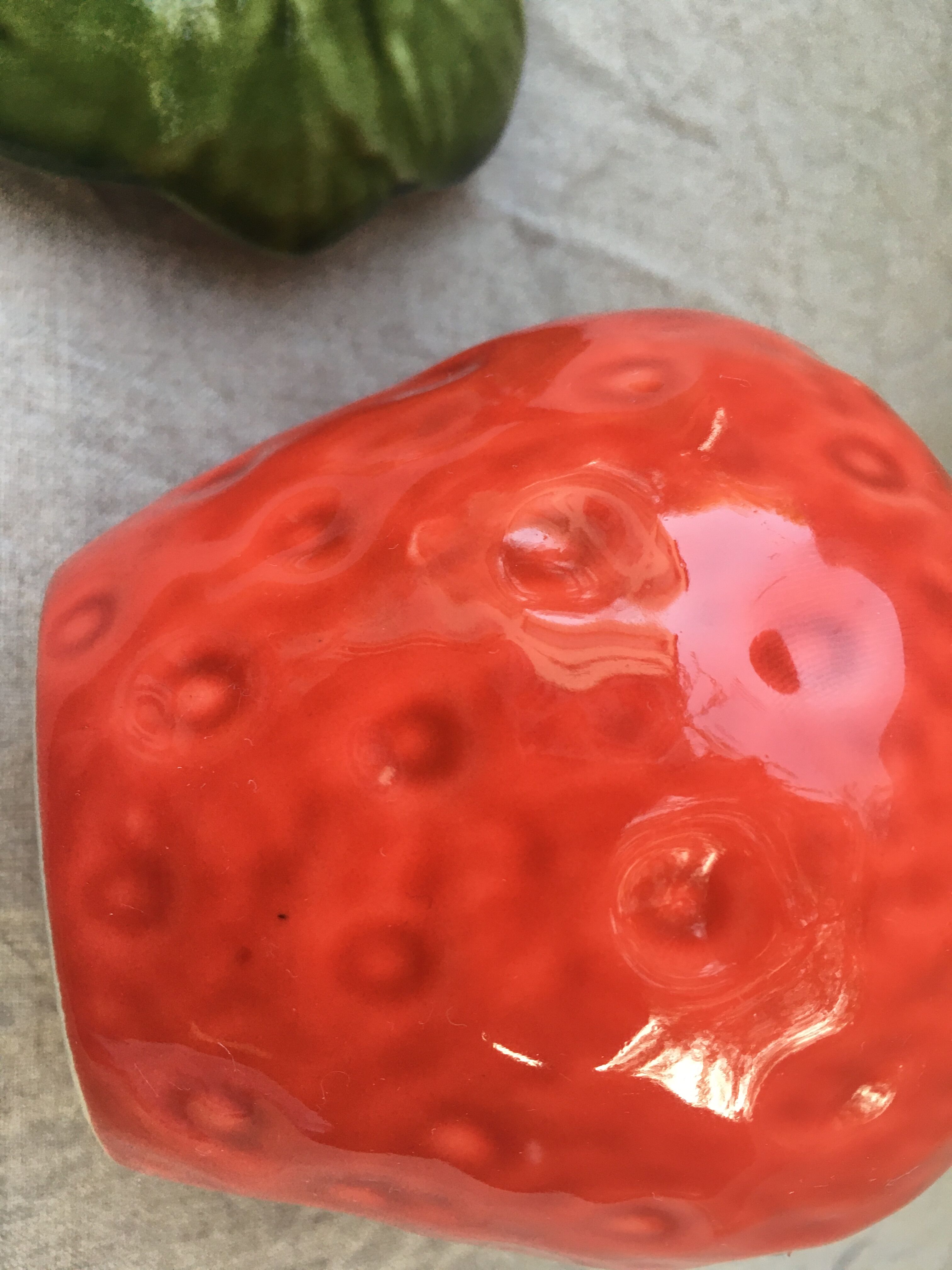 Strawberry dabbling confectioner