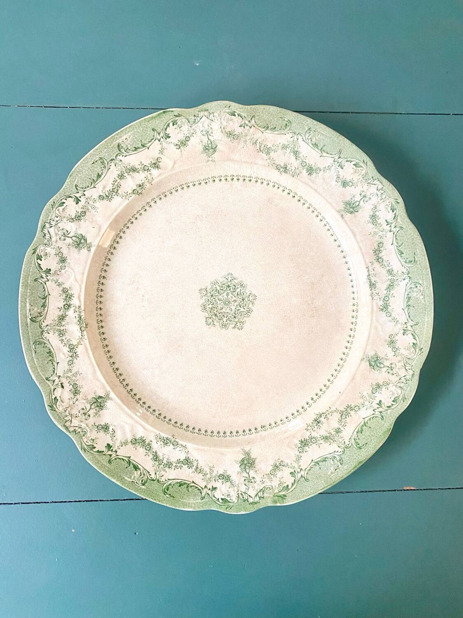 Plat en terre de fer porcelaine anglaise