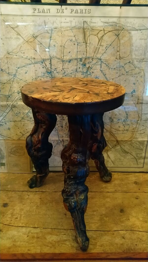 Tabouret brutaliste tripode en cep de vignes