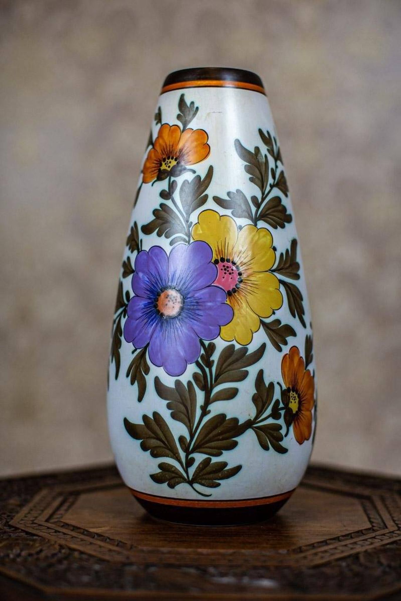 Vase en céramique à motifs floraux, années 1950