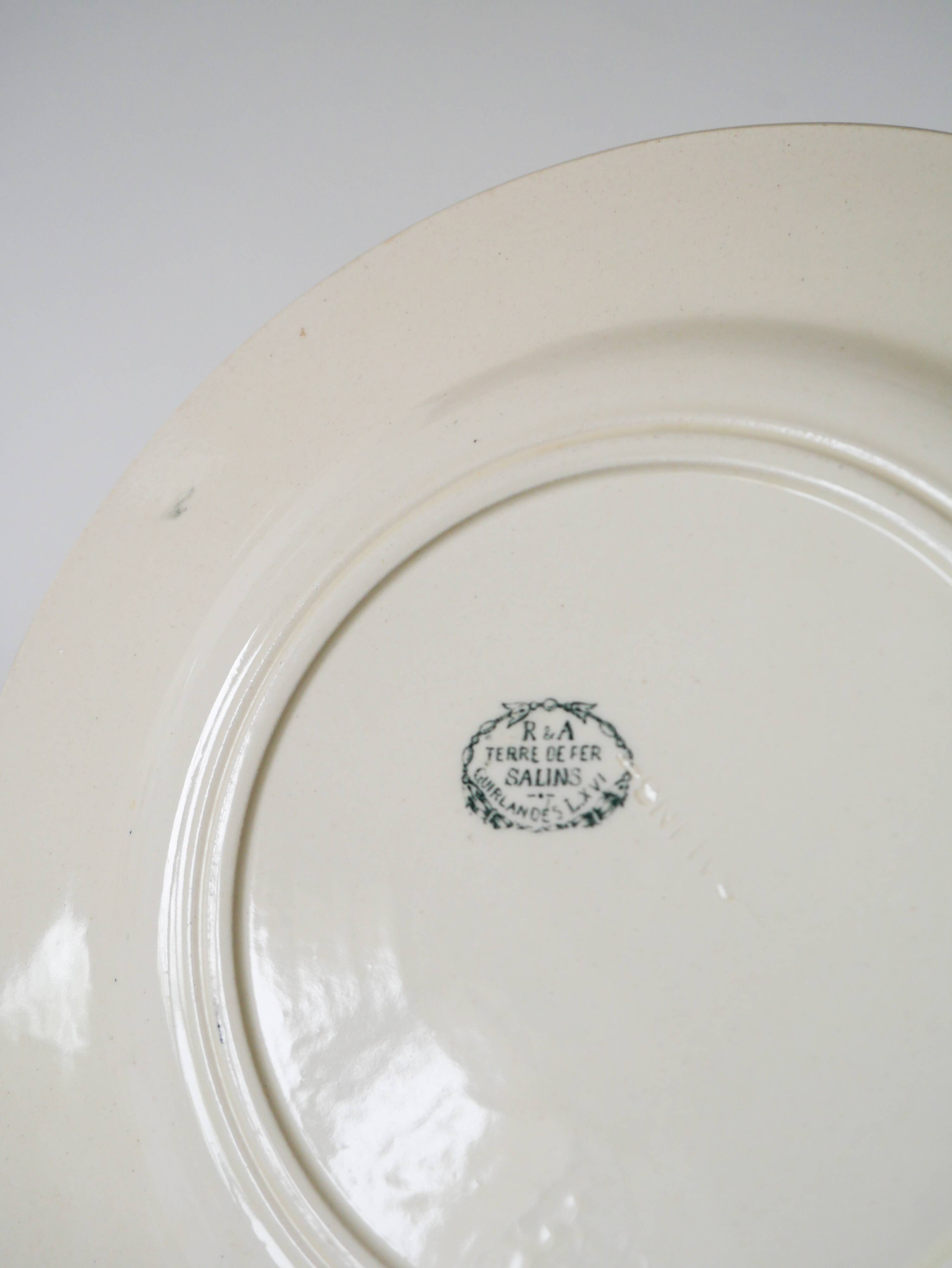 Set of 6 flat plates in Terre de Fer Salins, "Guirlandes" model