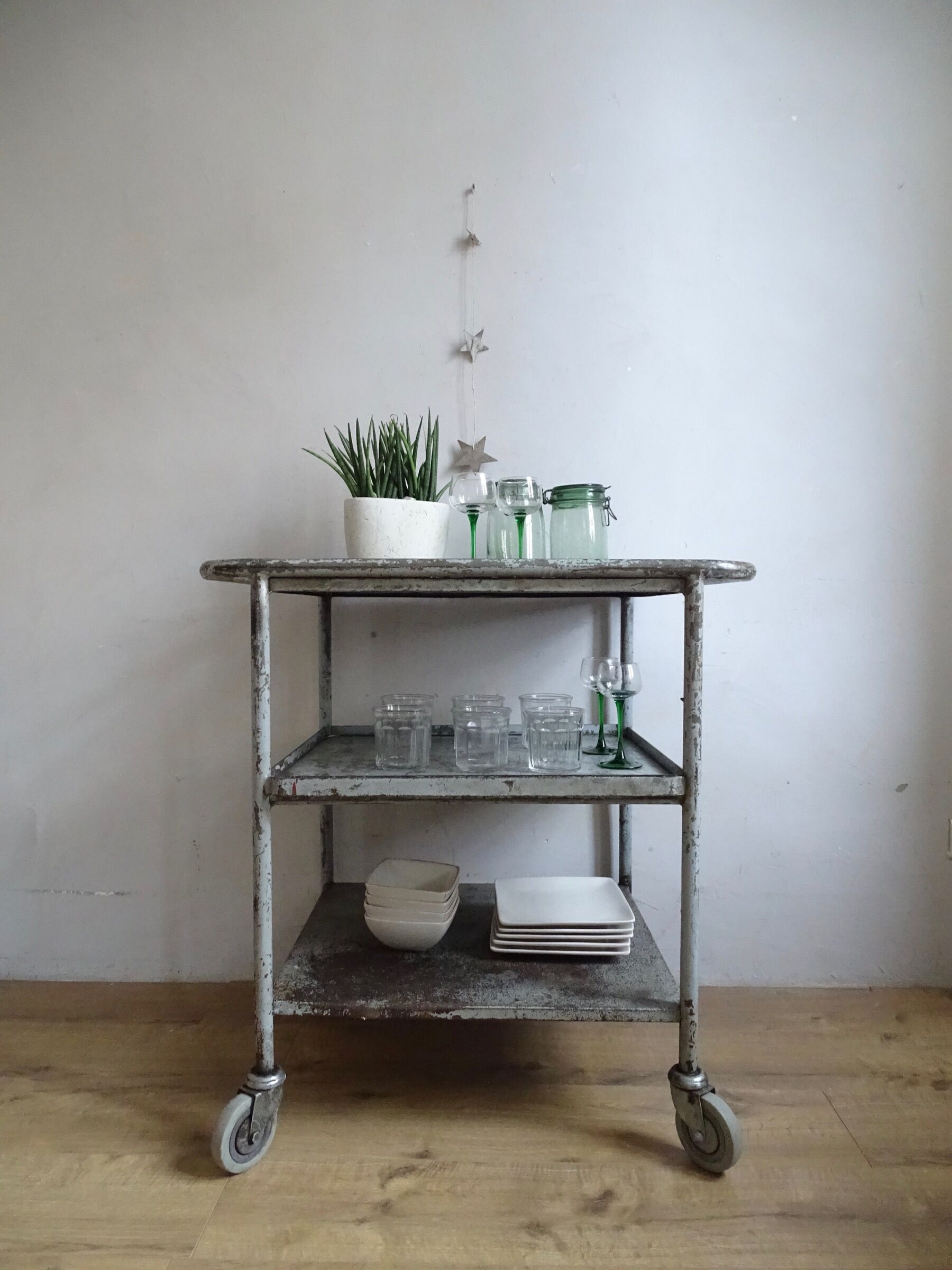 Industrial serving table
