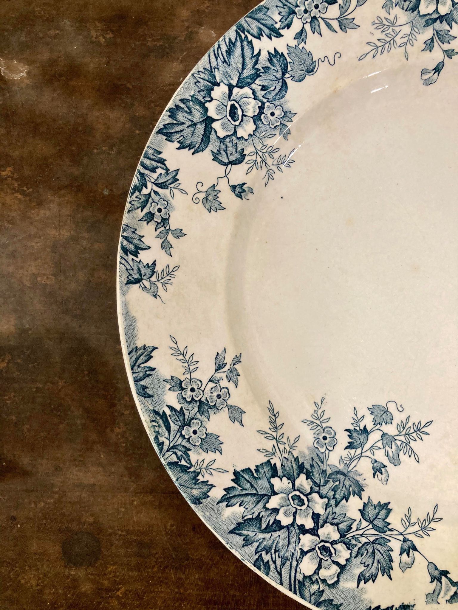Round dish in Terre de Fer Saint-Amand and Hamage model Marie-Louise
