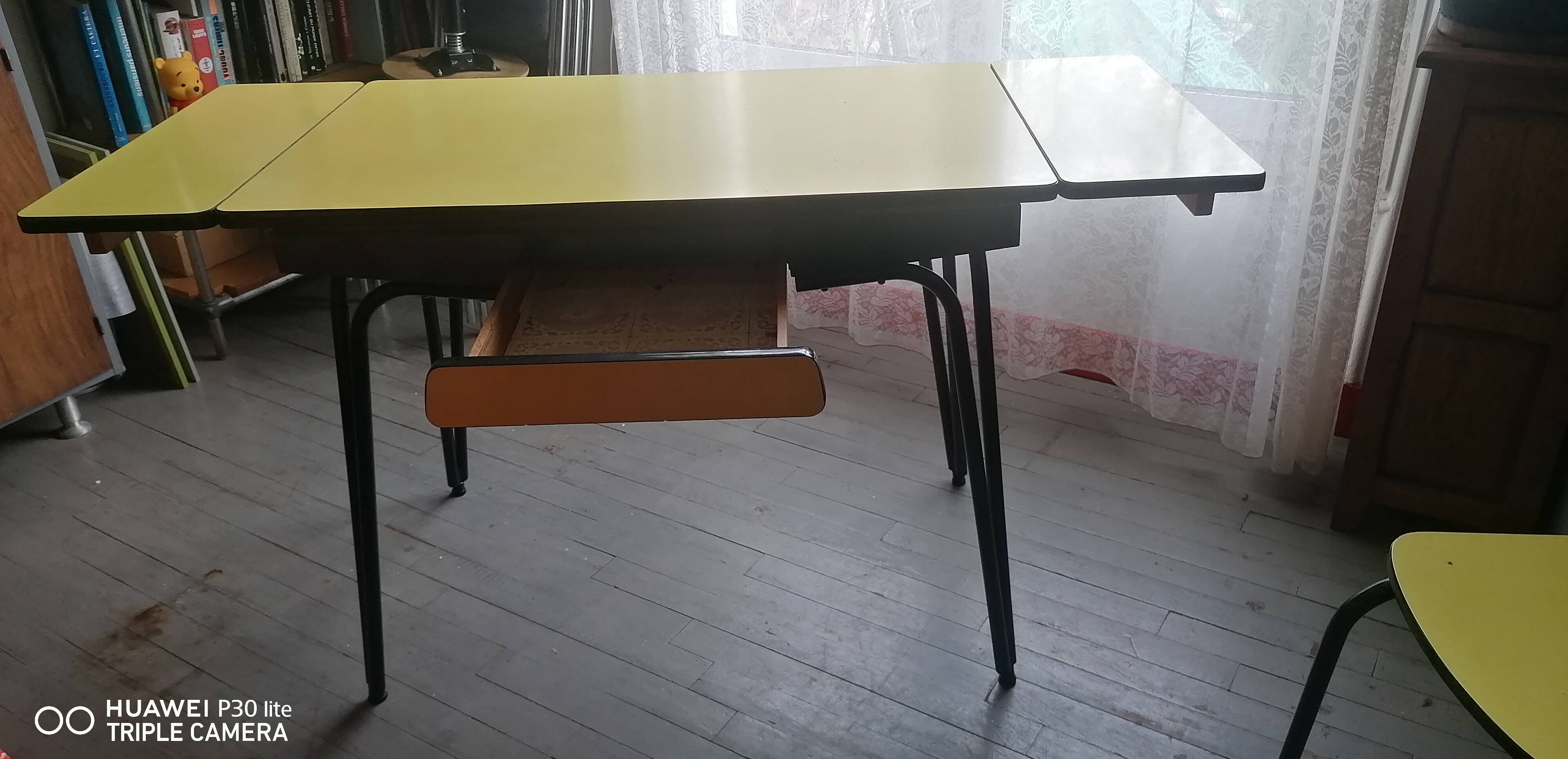 Ensemble vintage en formica jaune : table + 4 chaises+ 1 tabouret 1960/70