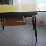 Ensemble vintage en formica jaune : table + 4 chaises+ 1 tabouret 1960/70