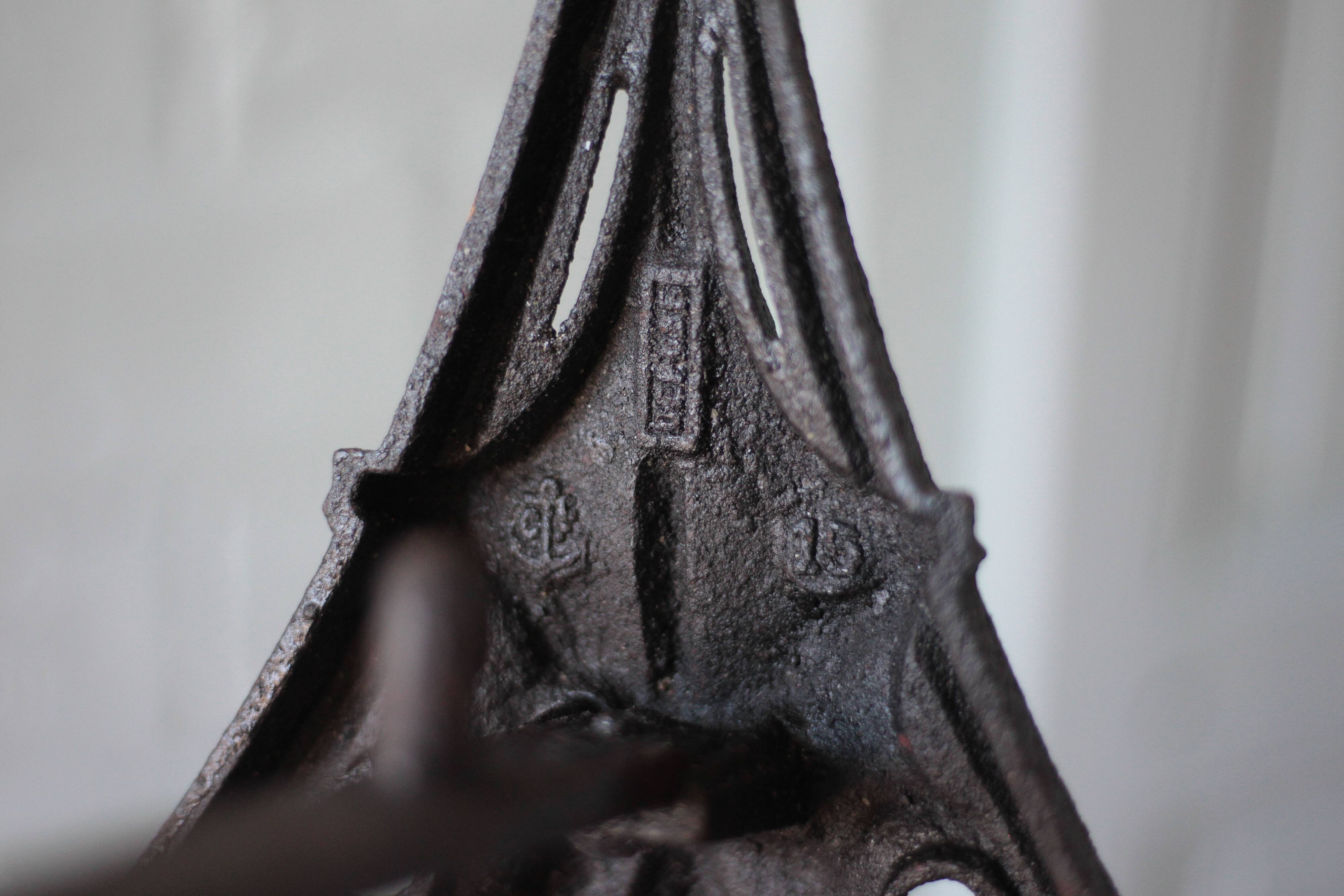 Art Nouveau pair of andirons in cast iron in the style of Hector Guimard, decor.