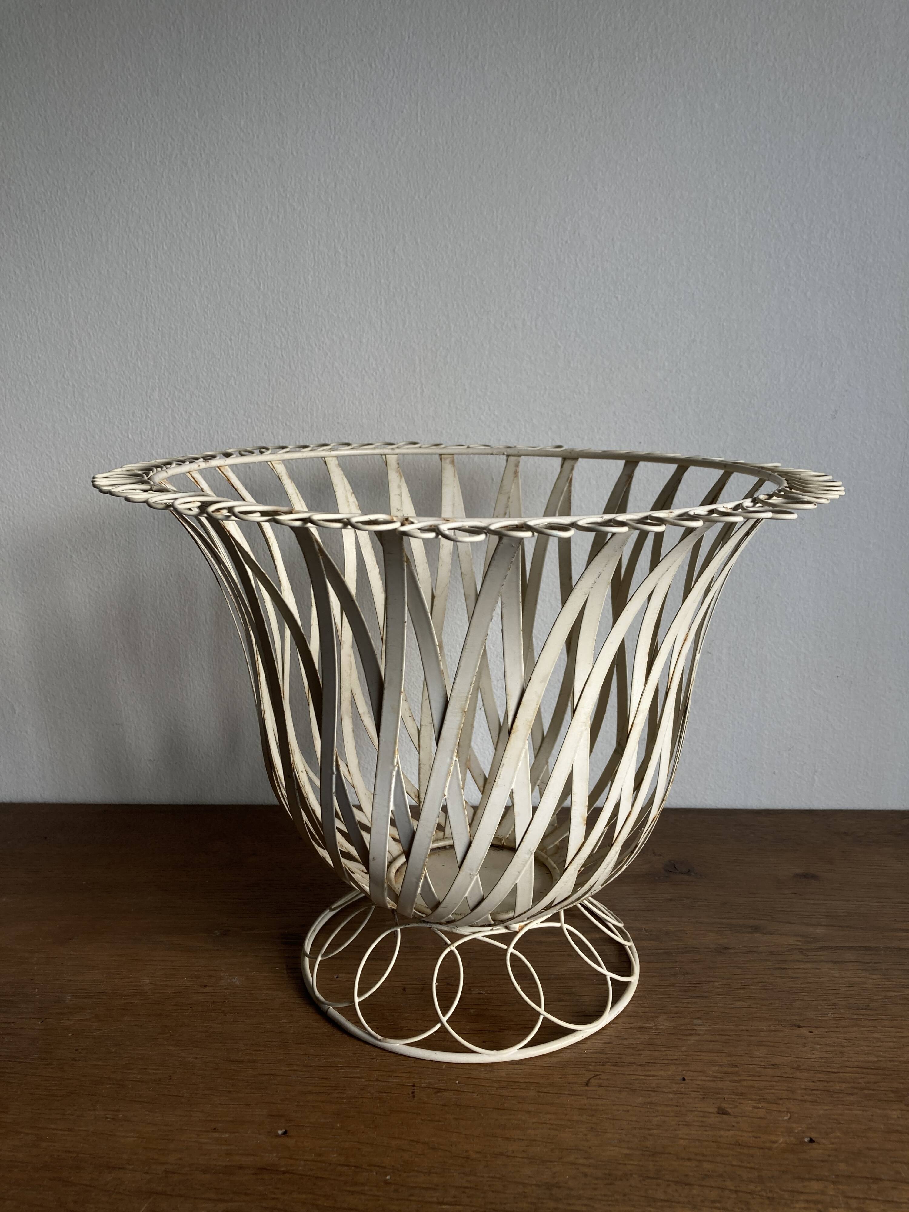 XXL Neoclassical Medici in Ivory Sheet Metal