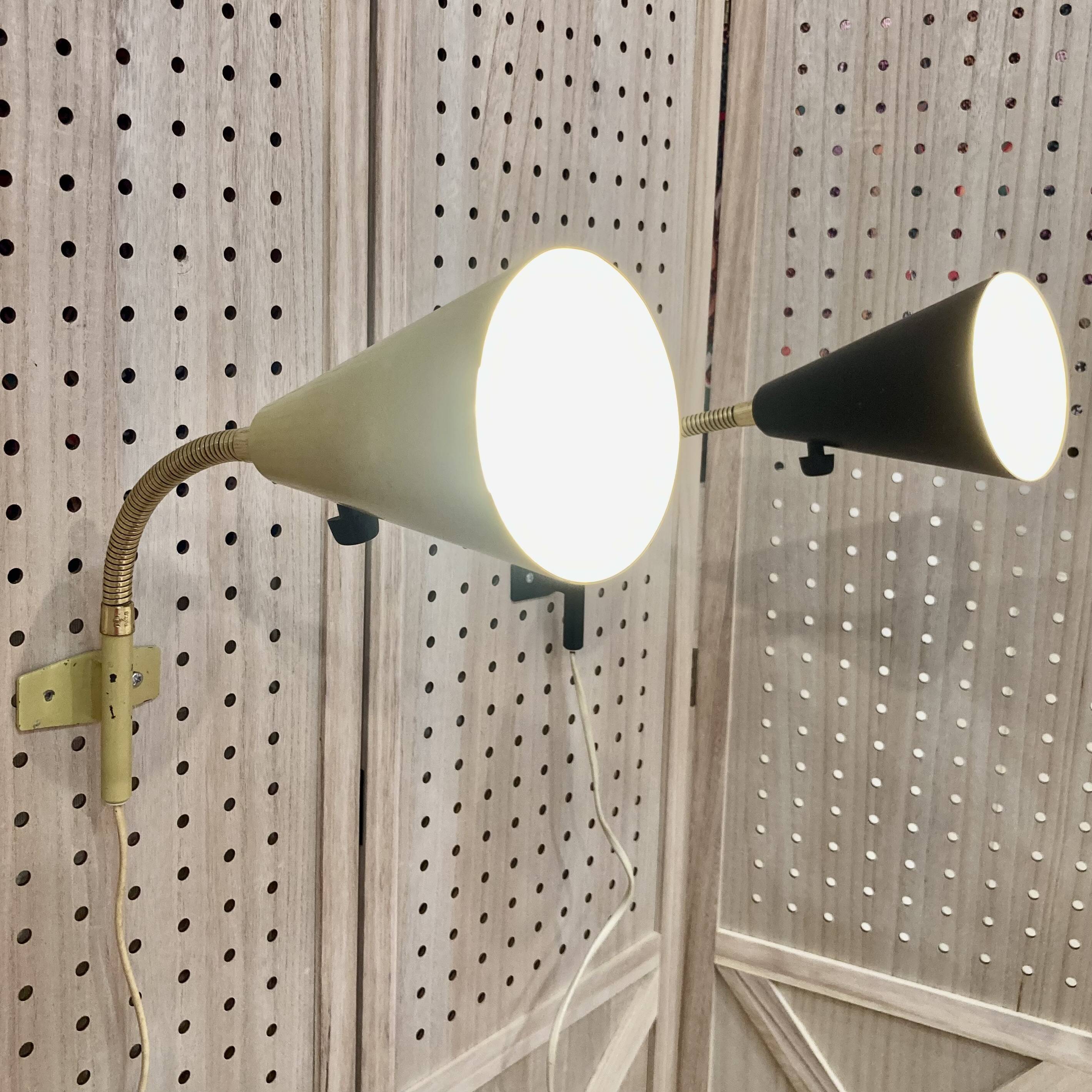 Paire d'appliques modulables design scandinave 1950.