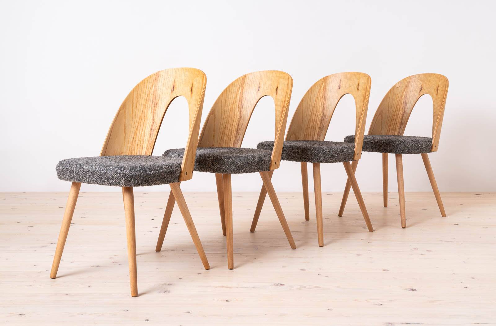 Dining table and 4 chairs by Antonin Šuman, restored.