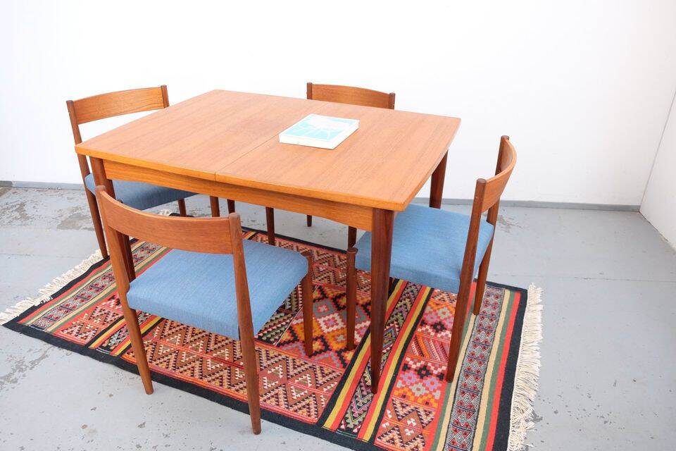 Vintage dining table from the 60s/70s, in teak, retro/vintage style, made of teak.