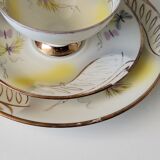 2 x breakfast set for one person (cup + saucer + small plate)