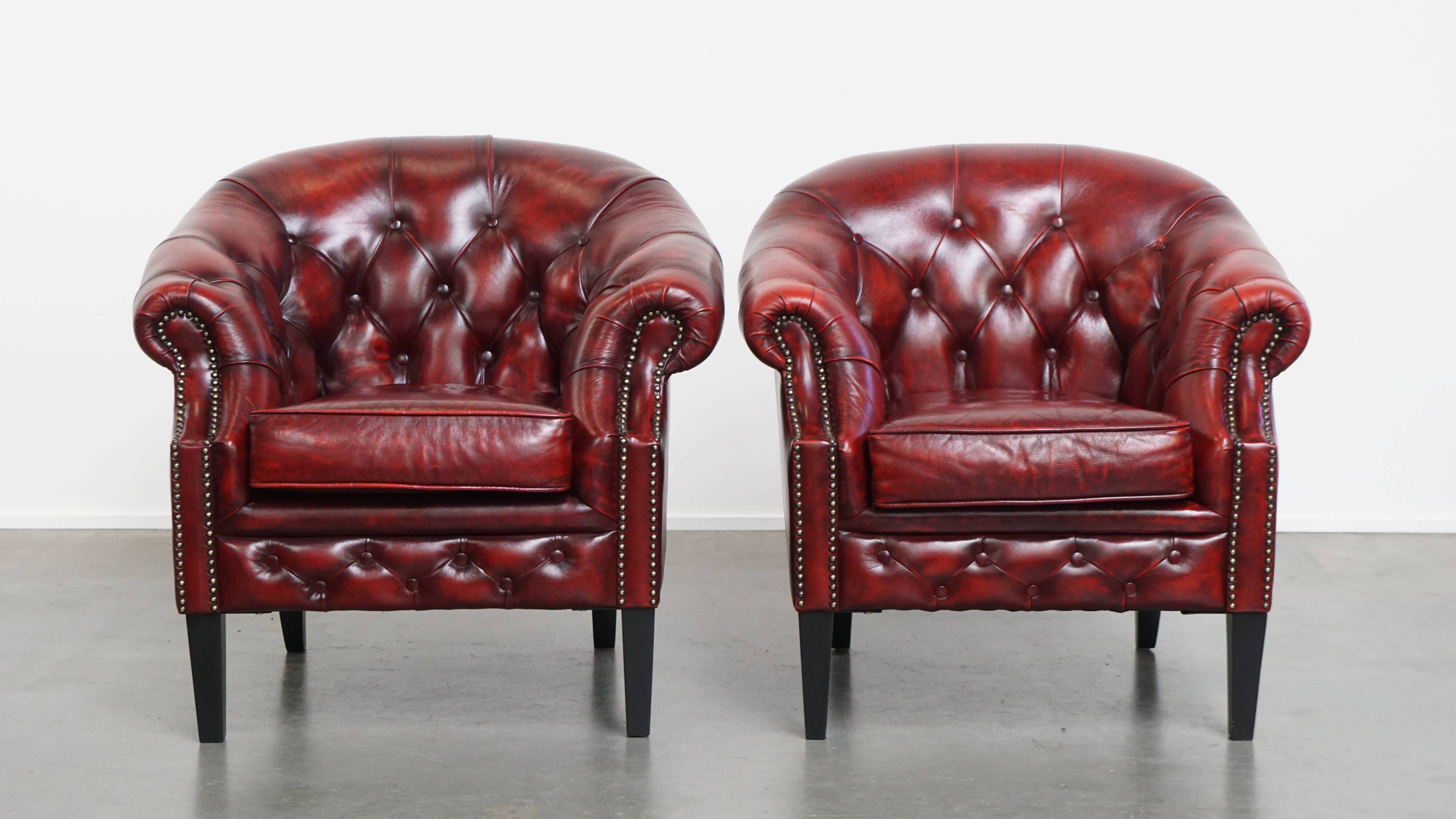 Ensemble de 6 fauteuils club Chesterfield en cuir de vache anglais