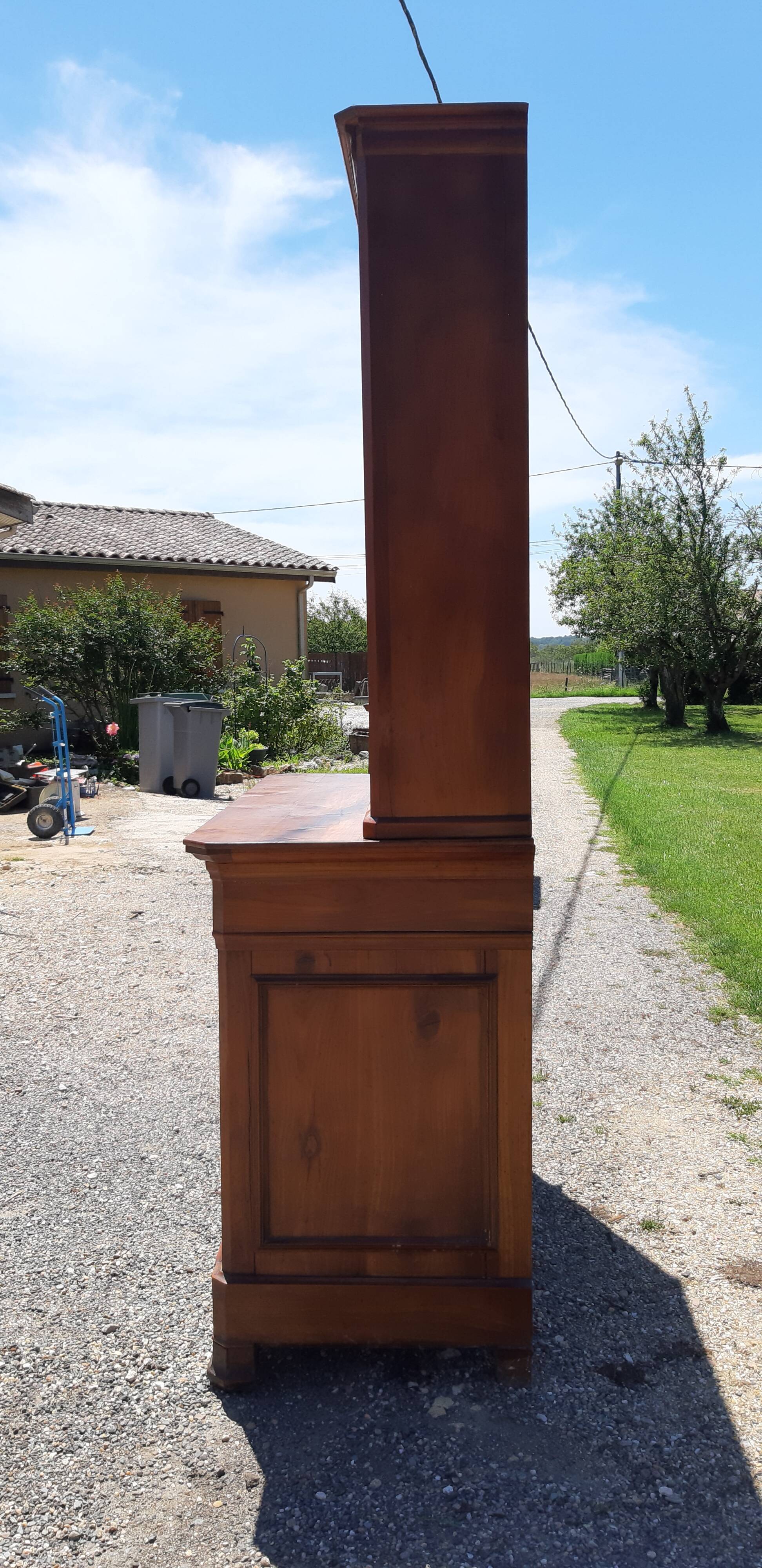 Showcase Walnut 19th