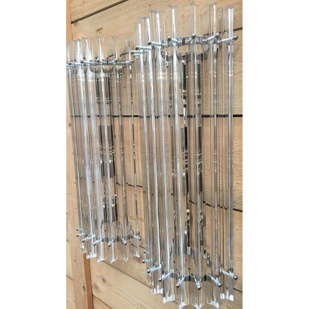 Contemporary bright “triedro” murano glass wall sconce