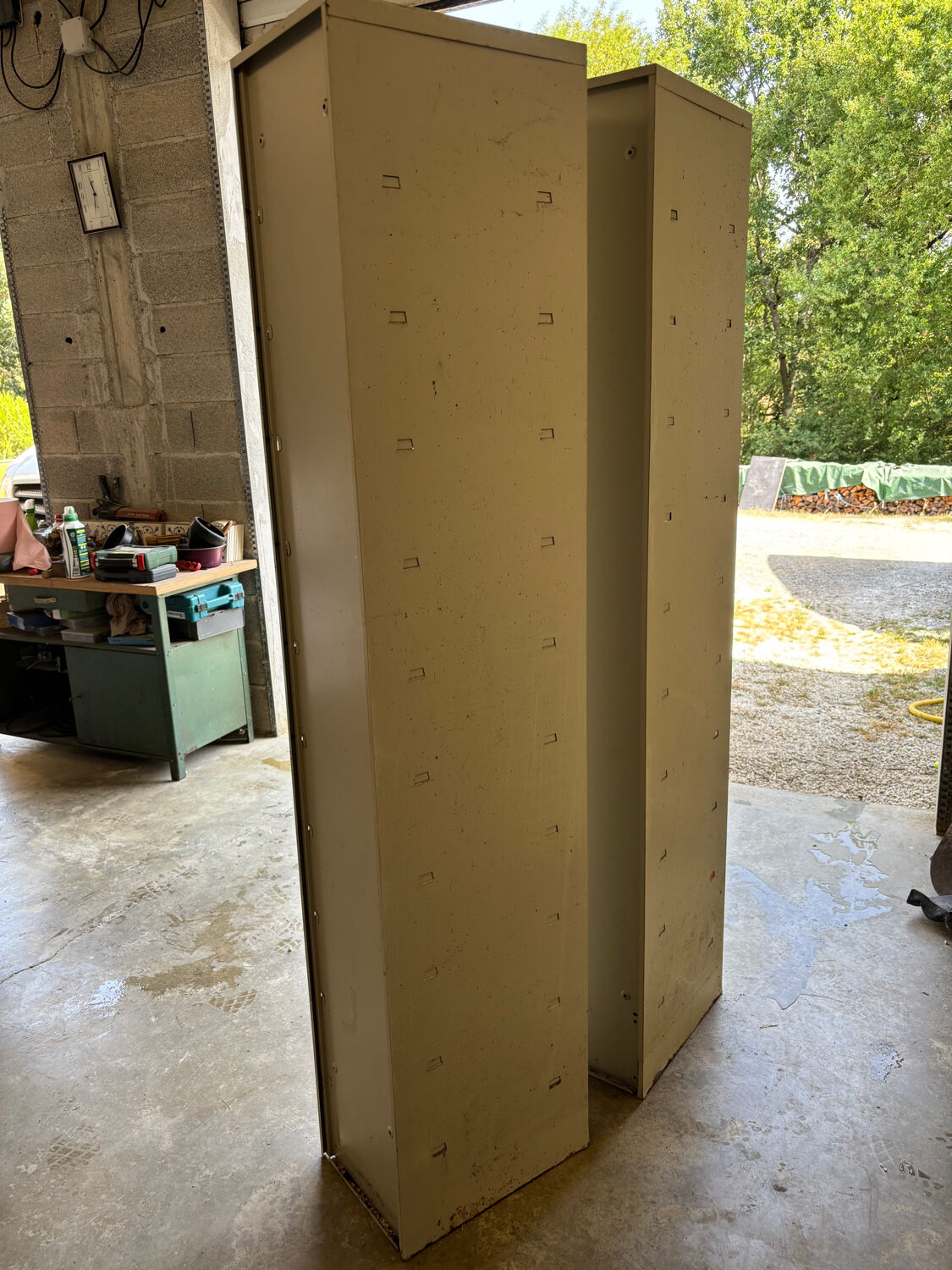 Casiers métalliques à clapets