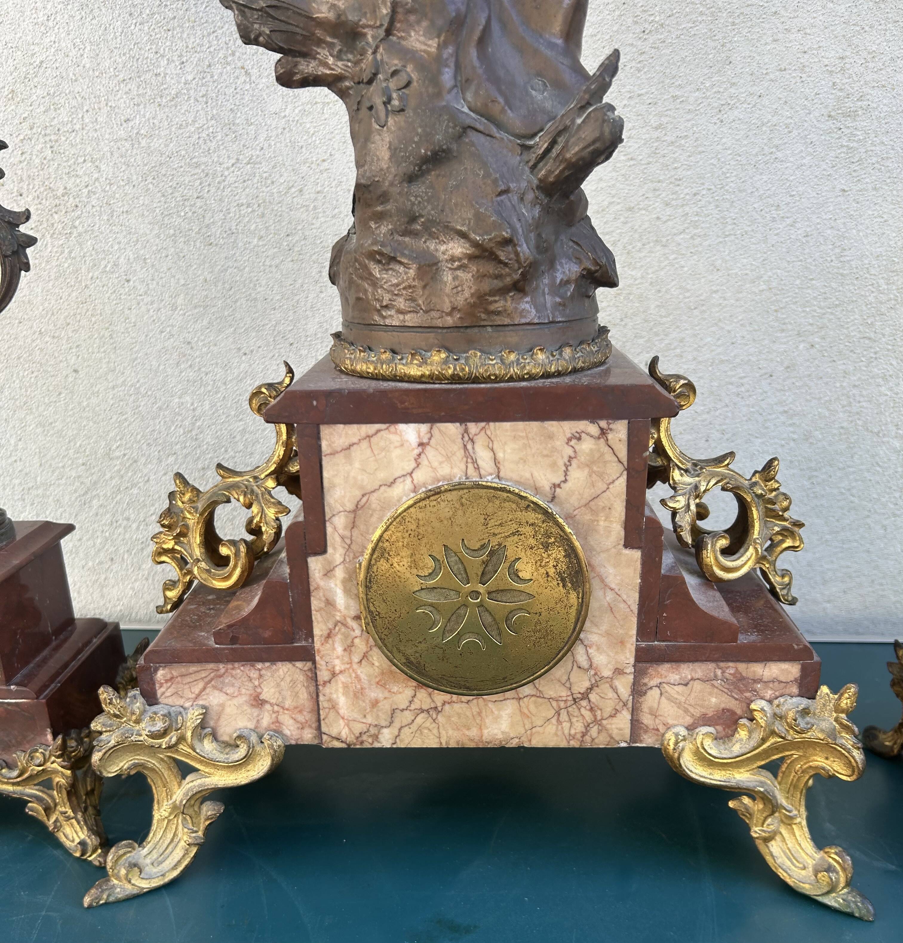 Garniture de cheminée Napoléon III marbre & régule signé Auguste. Moreau