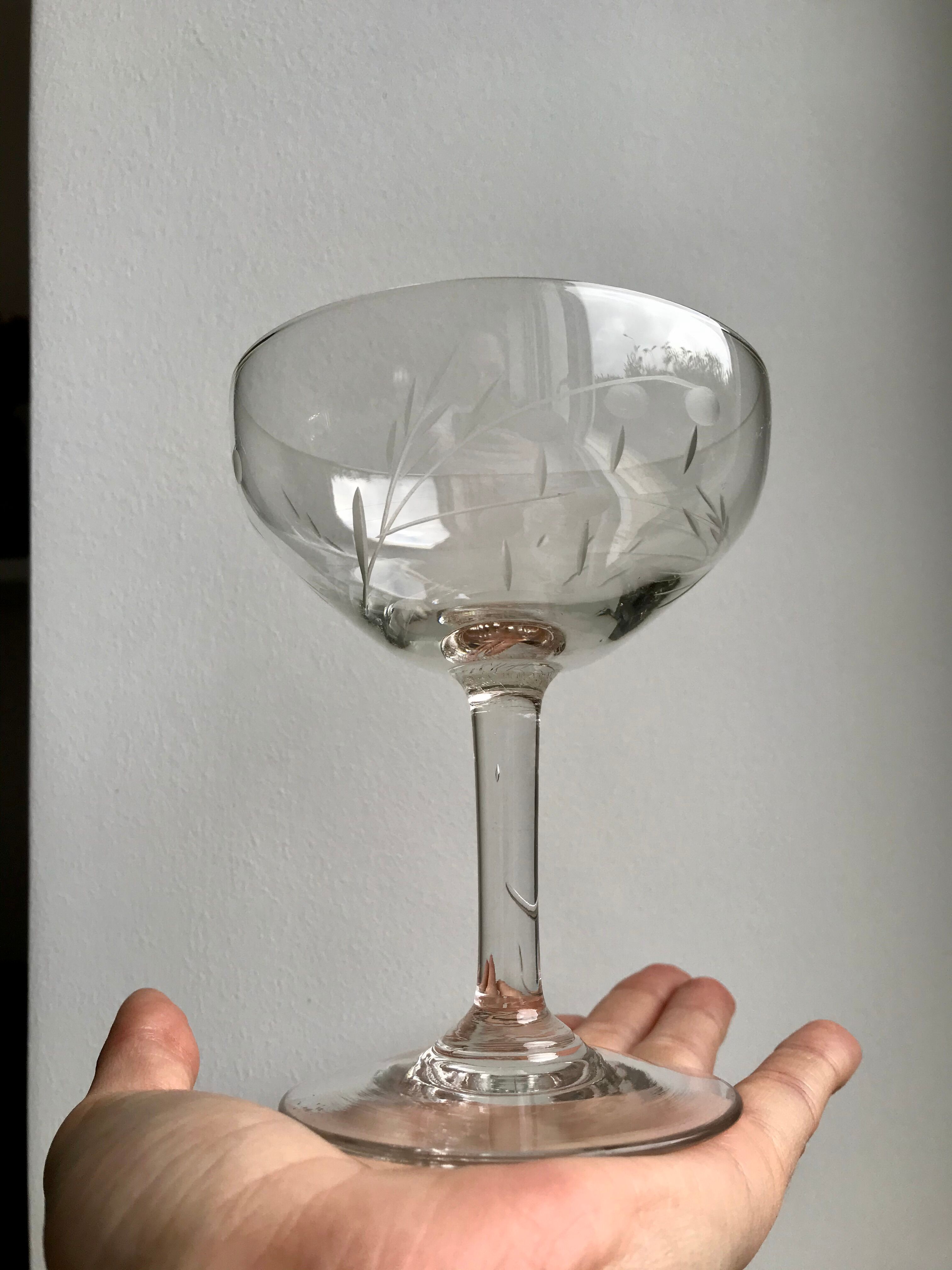 Set of 9 champagne glasses in crystal engraved 30s