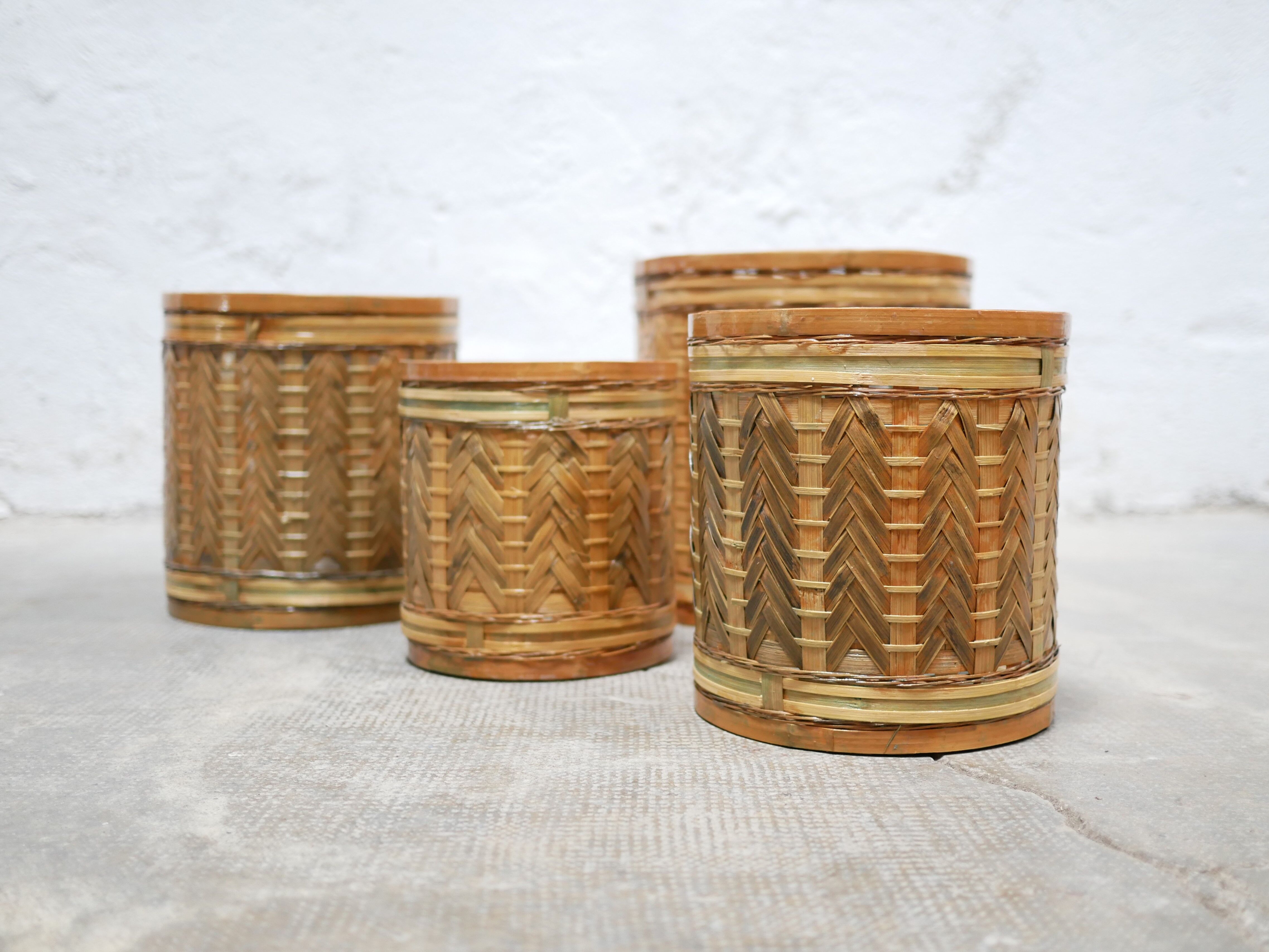 Série de 4 cache-pots corbeilles vintage en rotin
