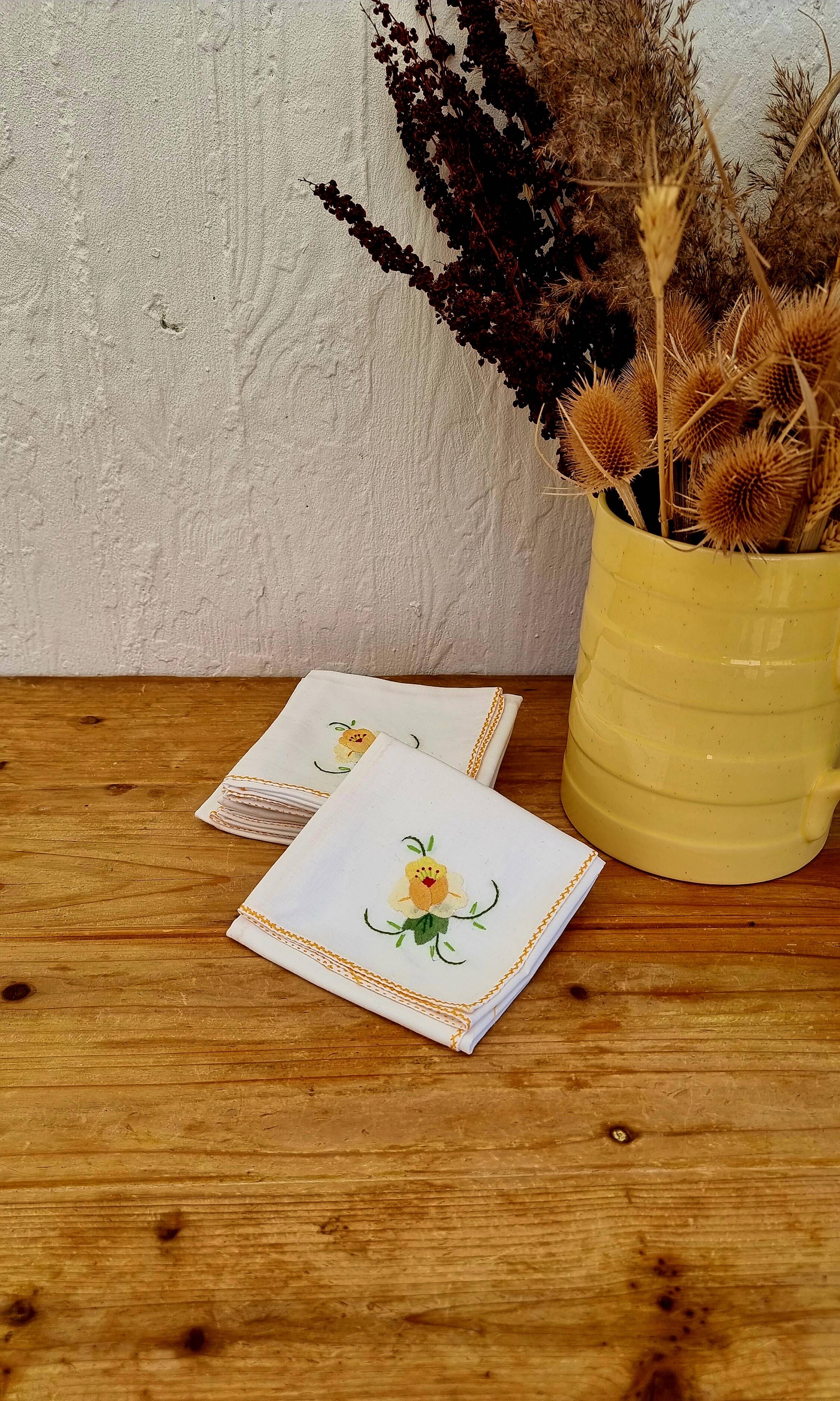 Set of 8 vintage floral napkins
